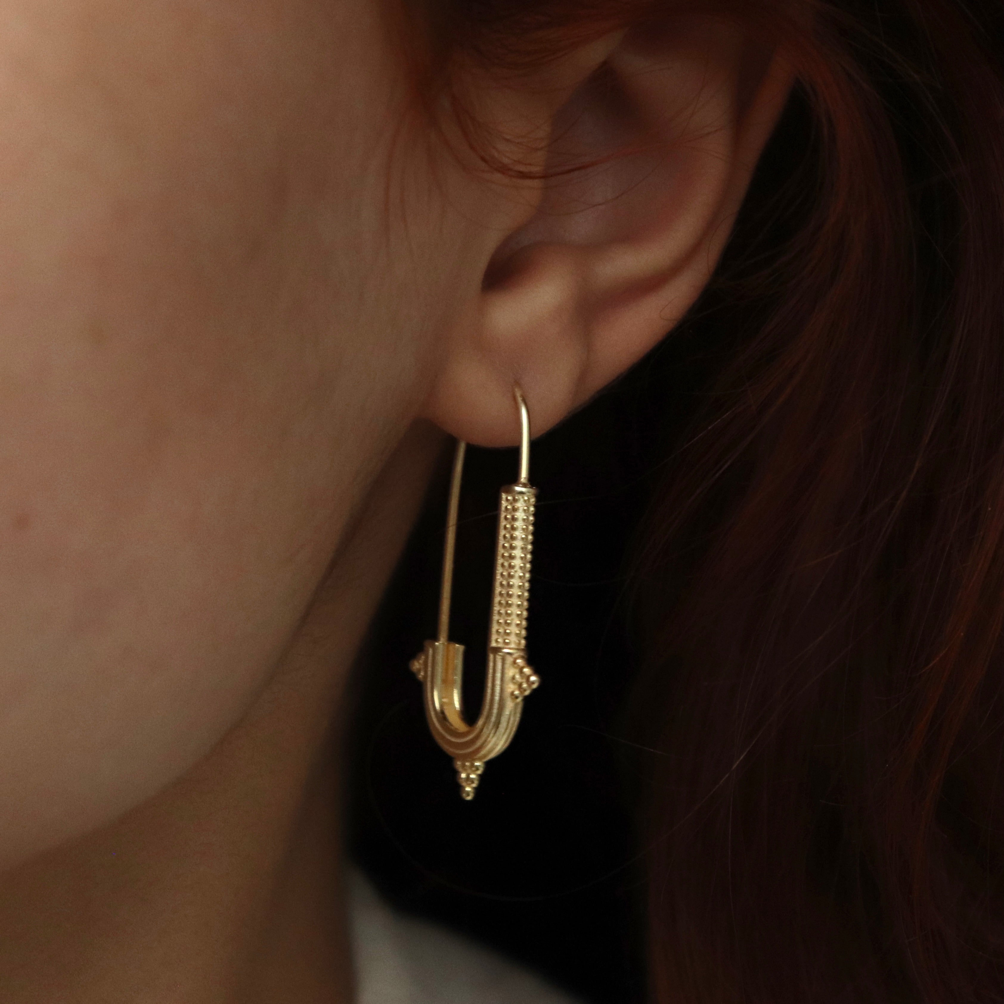 925 Ayar Gümüş | Motifli Çengel Küpe (tekli)