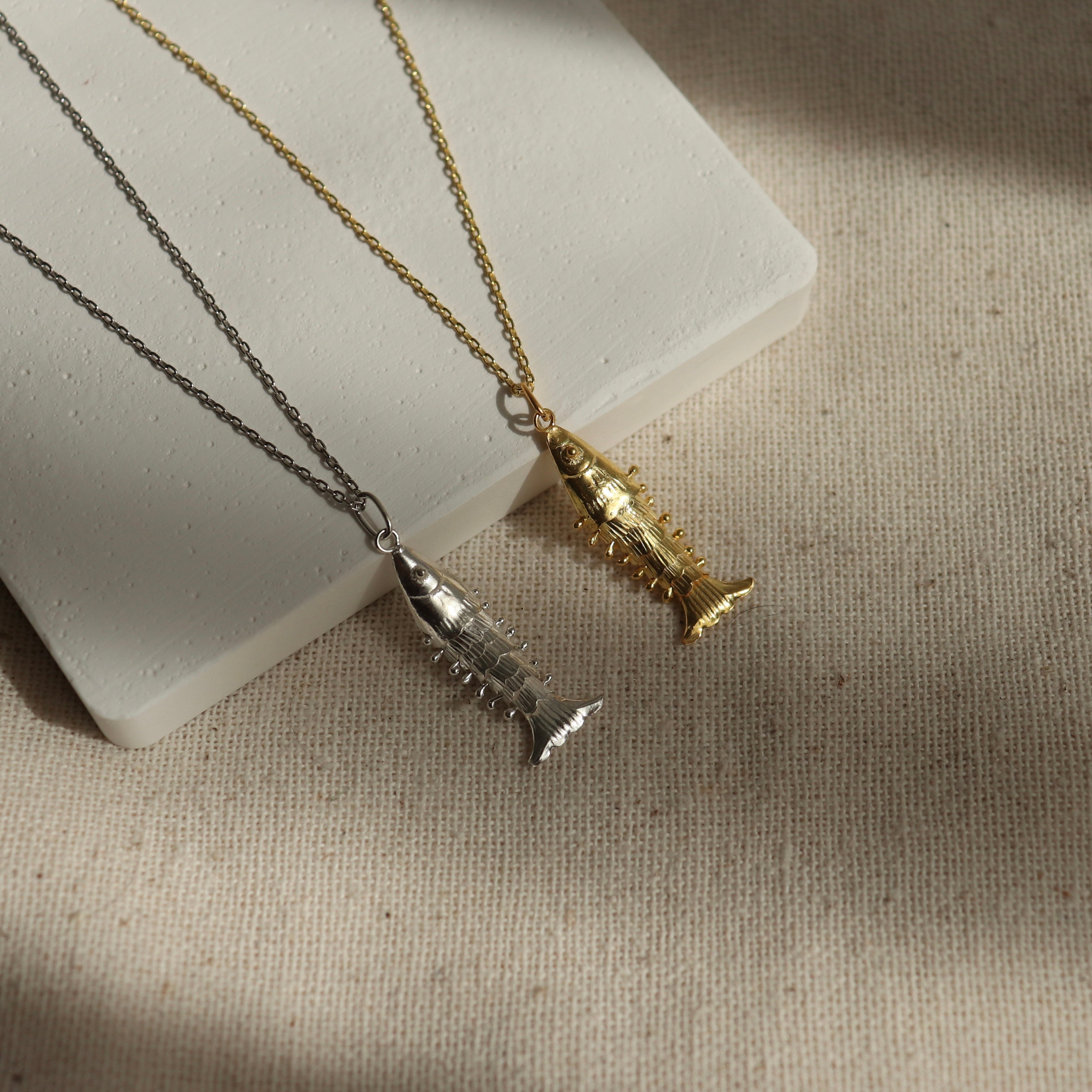 925 Ayar Gümüş | Hareketli Pullu Balık Kolye