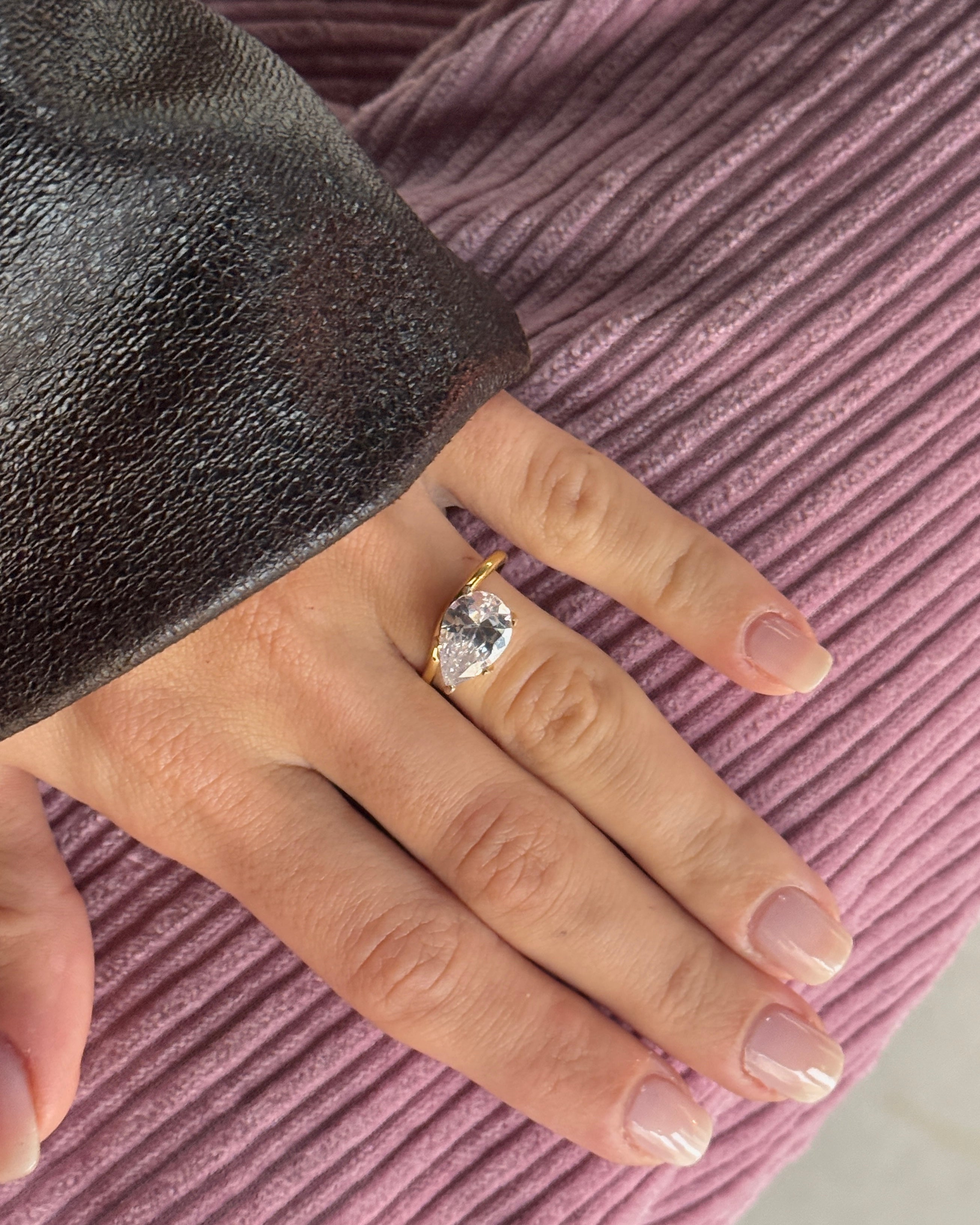 925 | Damla Yatay Tektaş Yüzük / Ayarlanabilir Ölçü