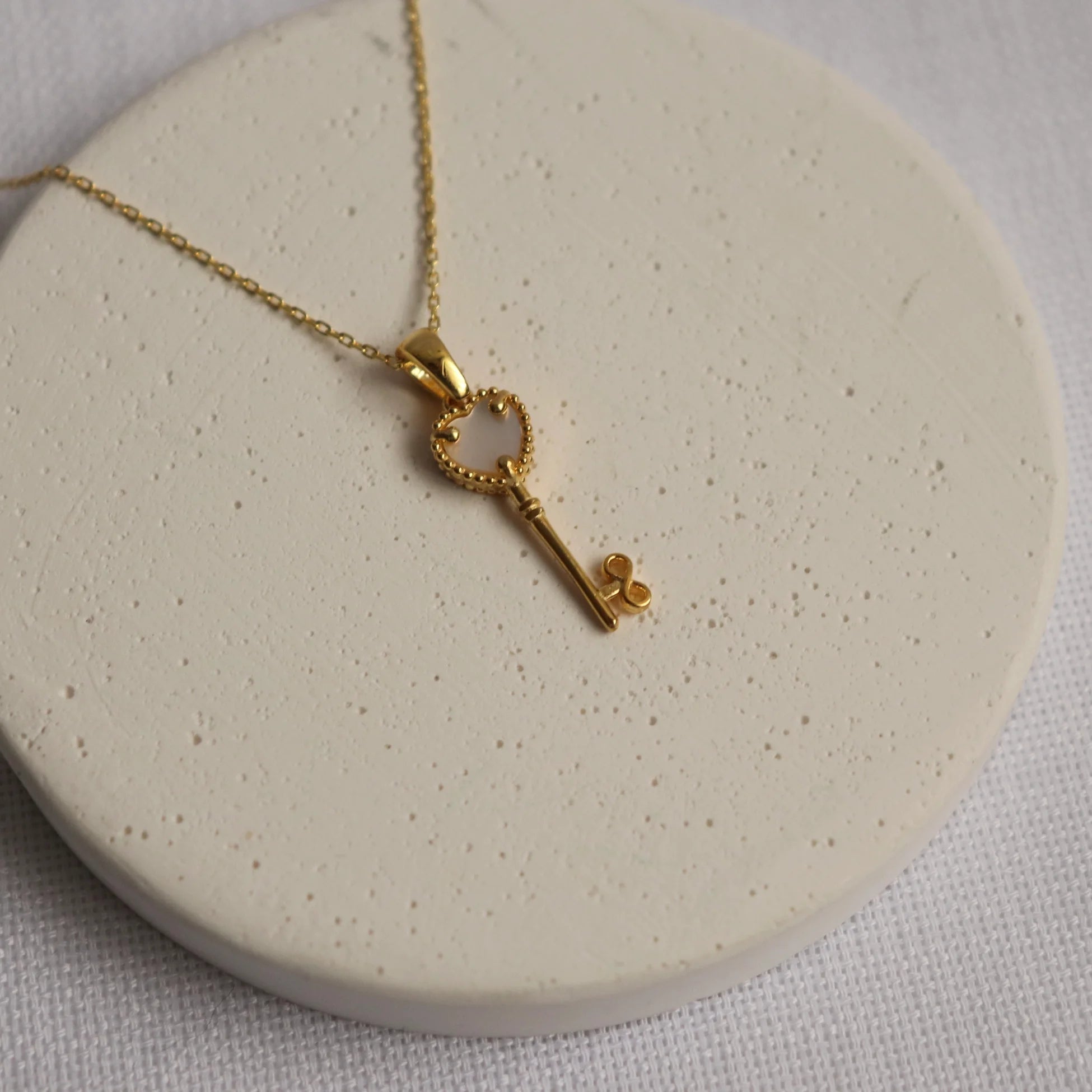 925 Ayar Gümüş | Sedefli Kalp Anahtar Kolye