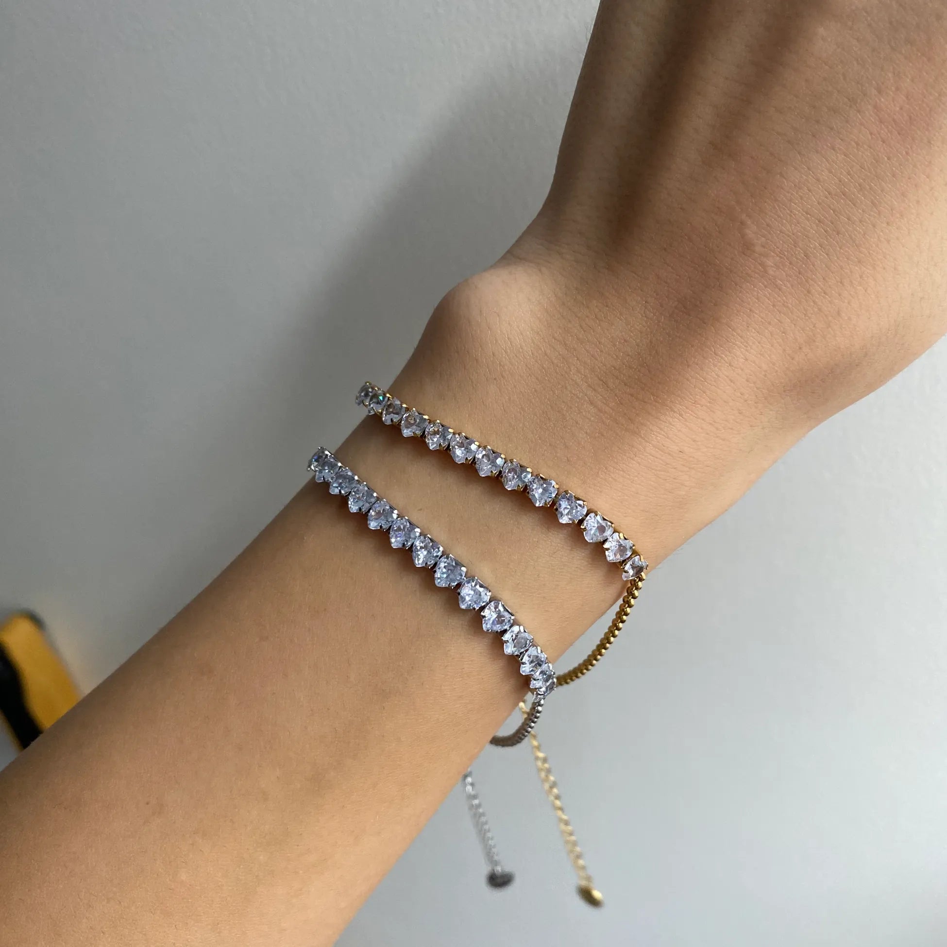 Çelik Ortası Kalp Taşlı Bileklik