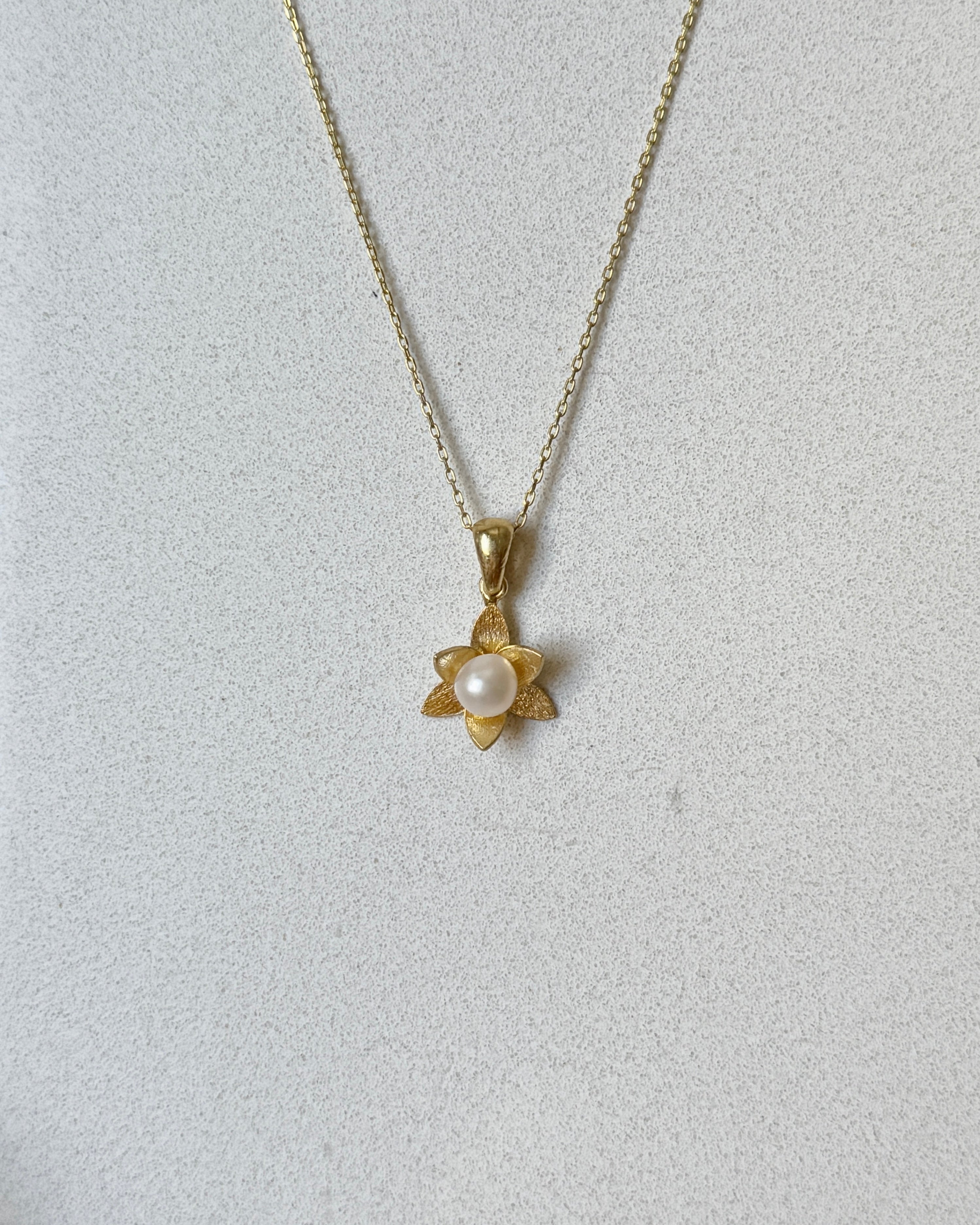 925 | İnci Lotus Kolye
