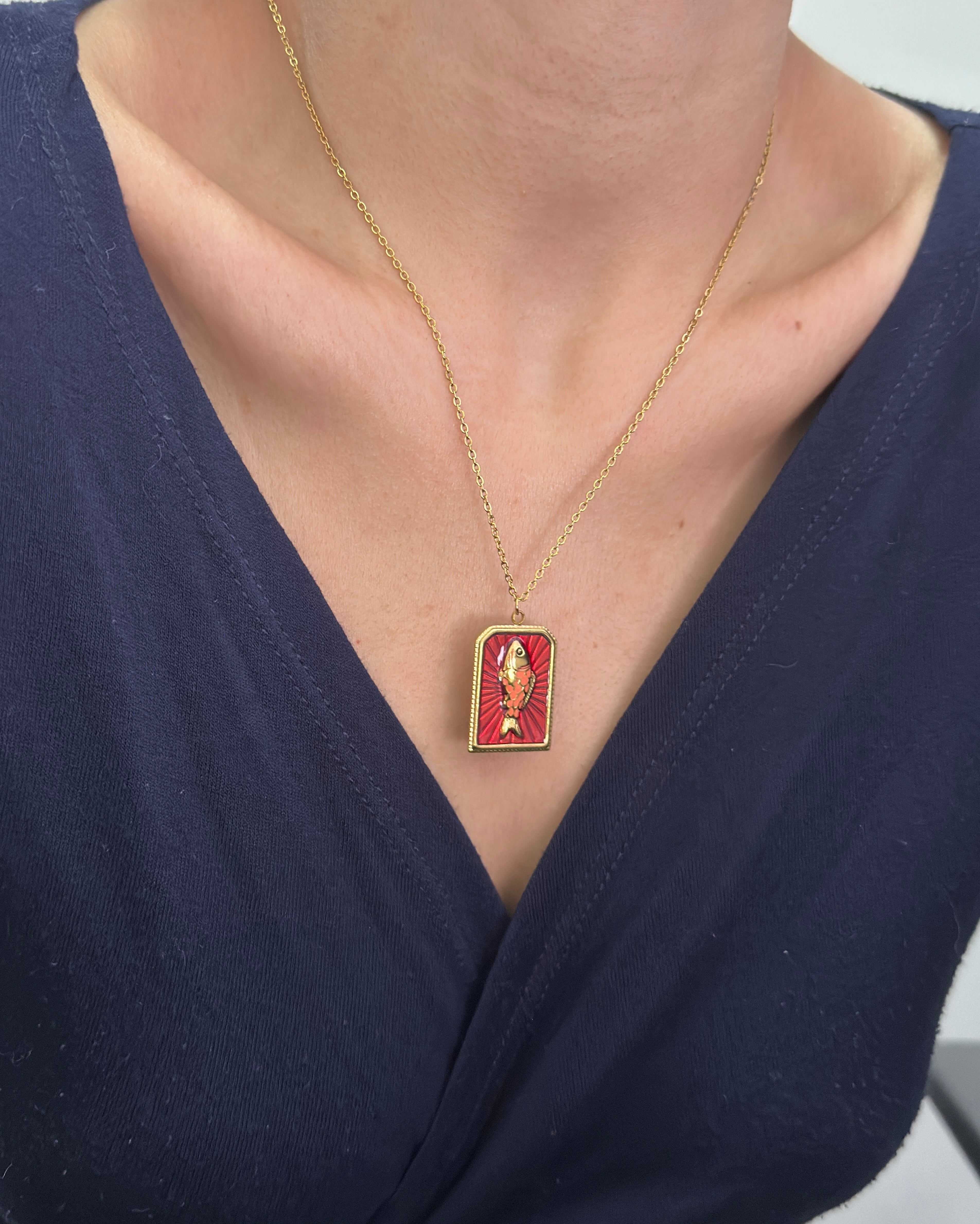 Çelik | Kırmızı Şans Balığı Kolye