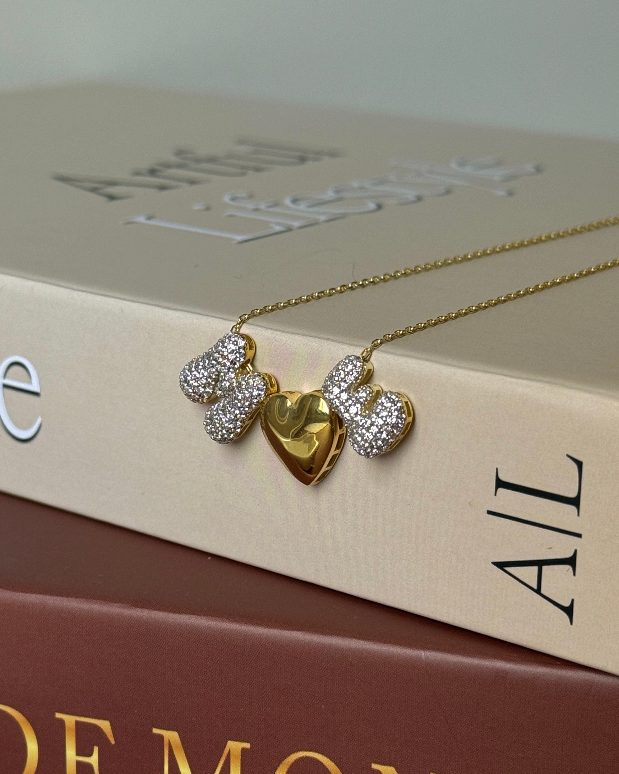 925 | Kalpli Bombe İki Harf Kolye