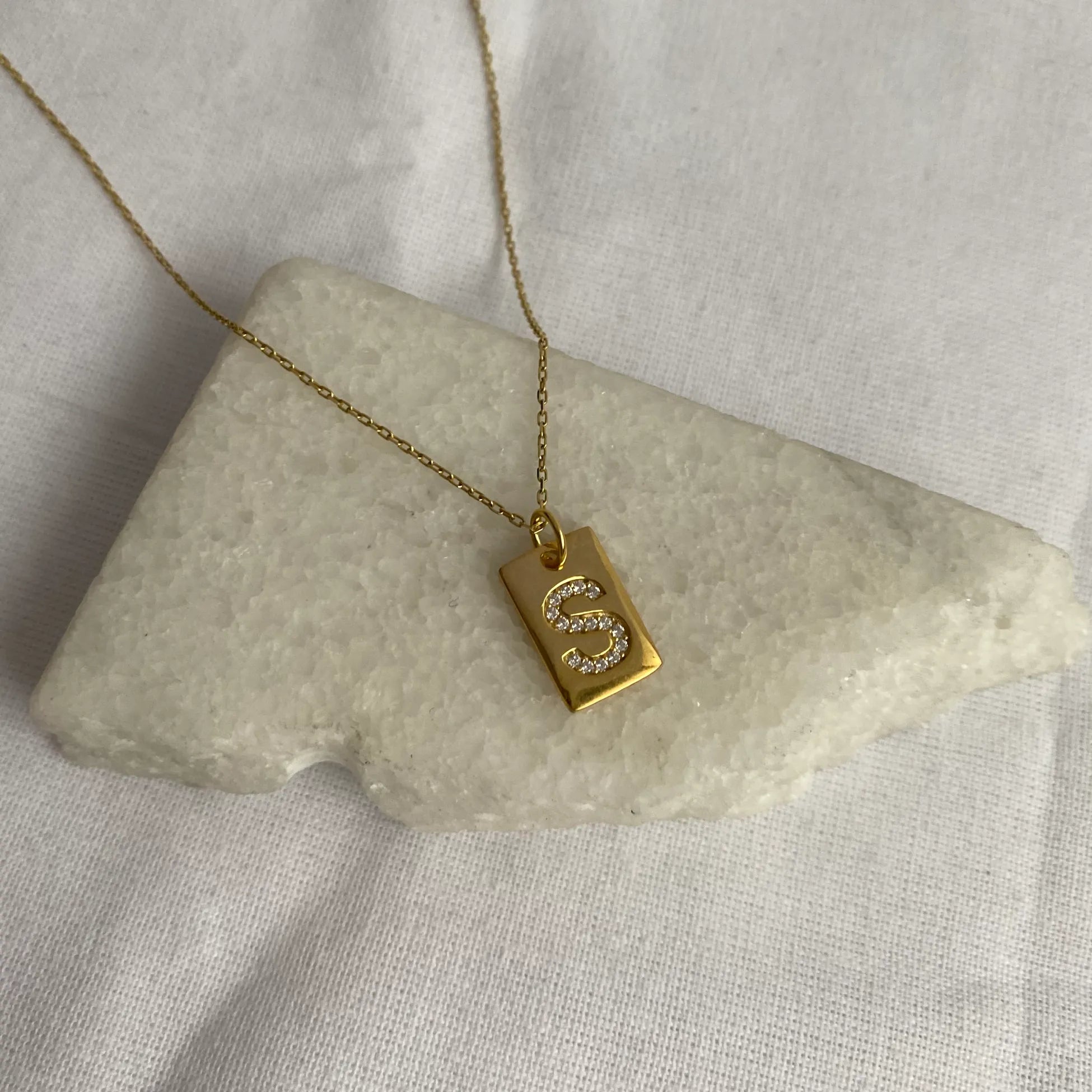 925 Ayar Gümüş | Taşlı Harf Plaka Kolye