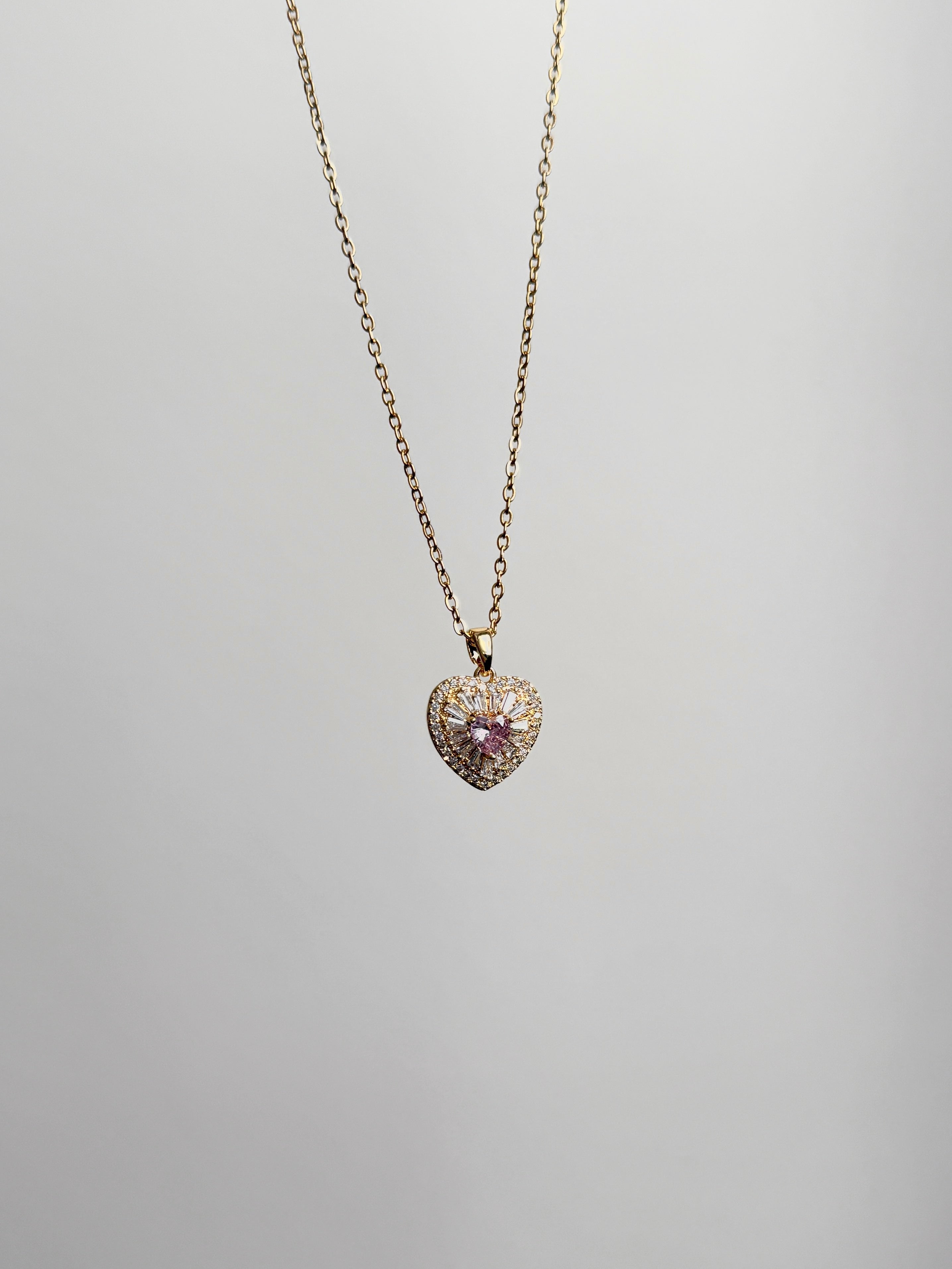 Çelik Pembe Taşlı Kalp Kolye