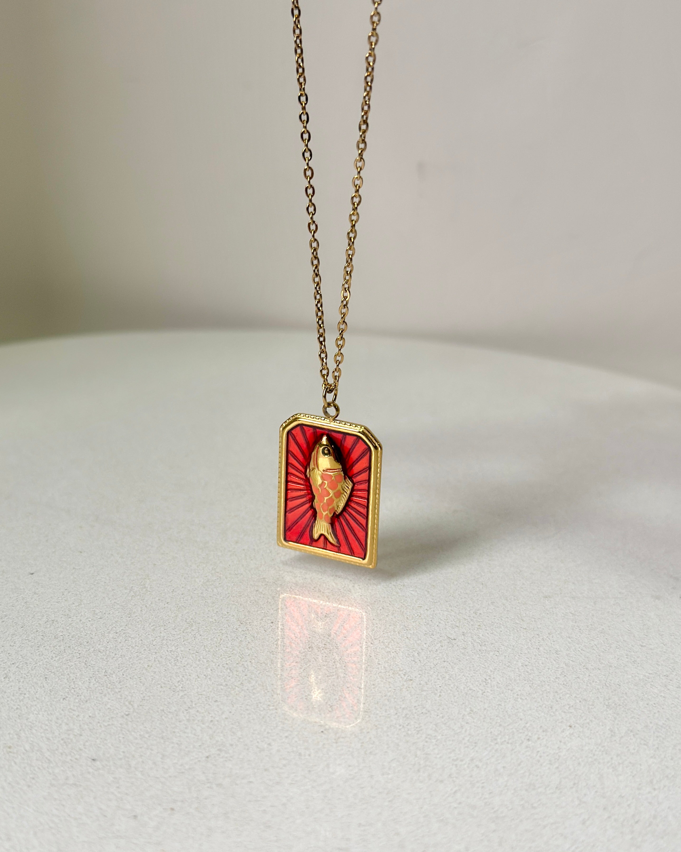 Çelik | Kırmızı Şans Balığı Kolye