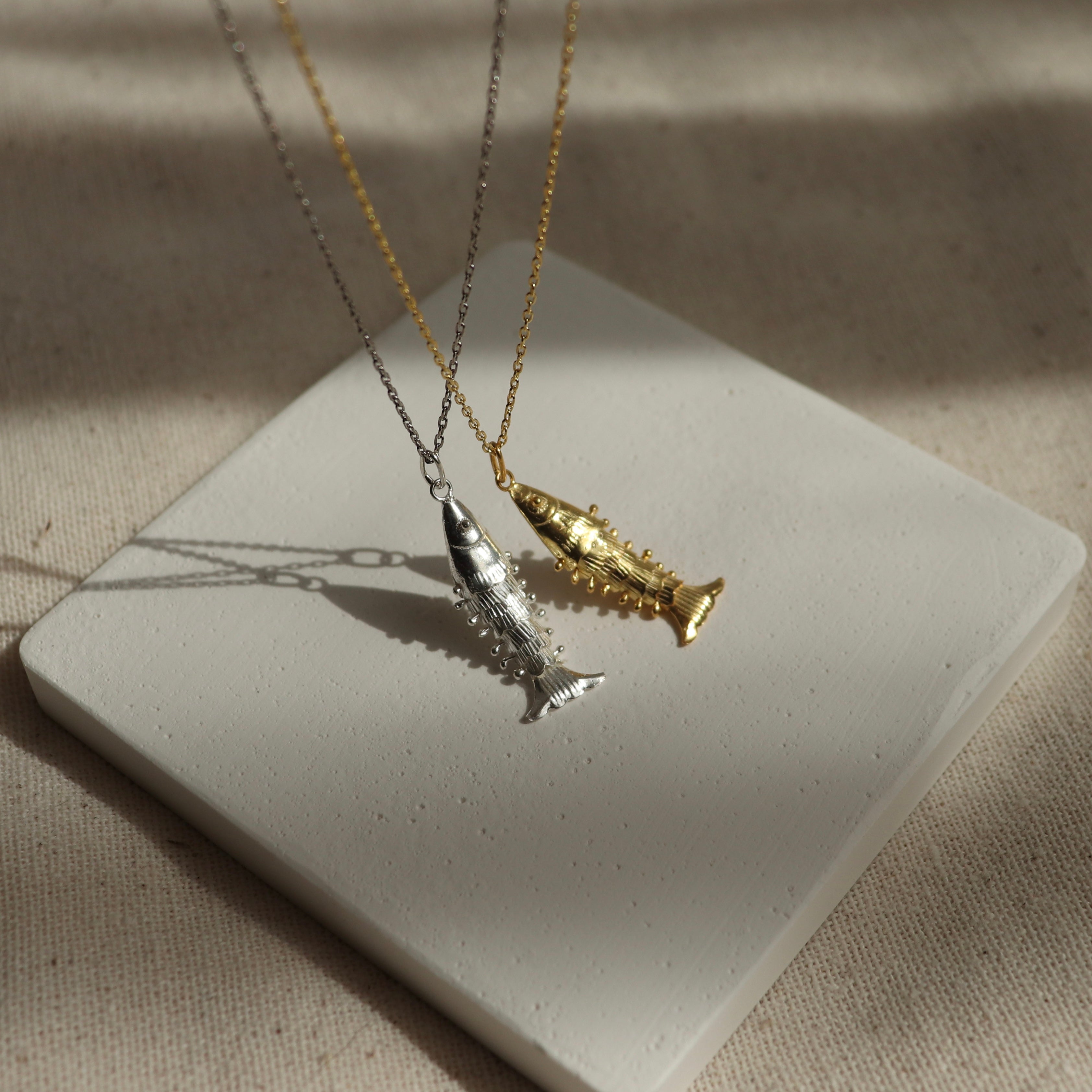 925 Ayar Gümüş | Hareketli Pullu Balık Kolye