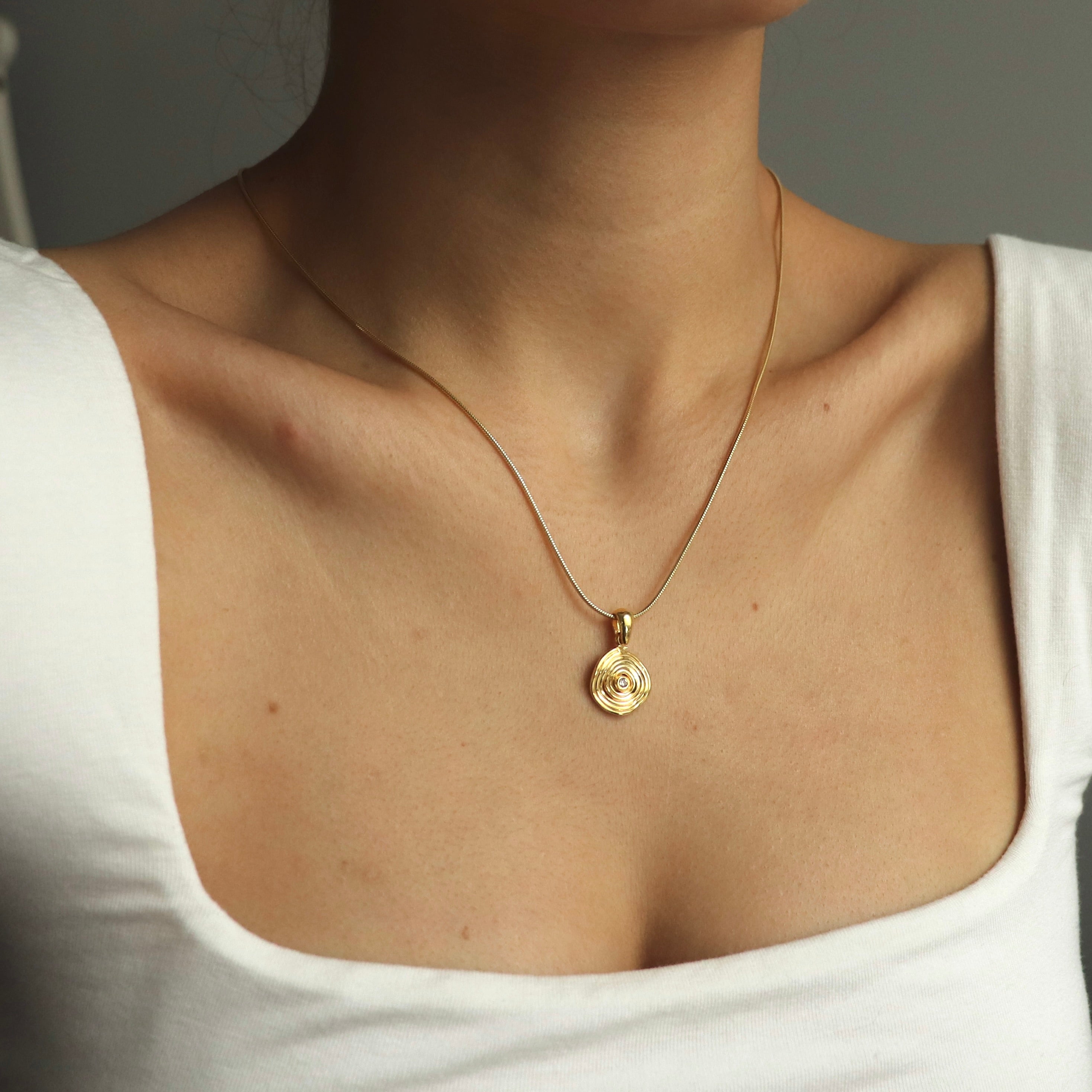 925 Gümüş Spiral Taş Motif Kolye