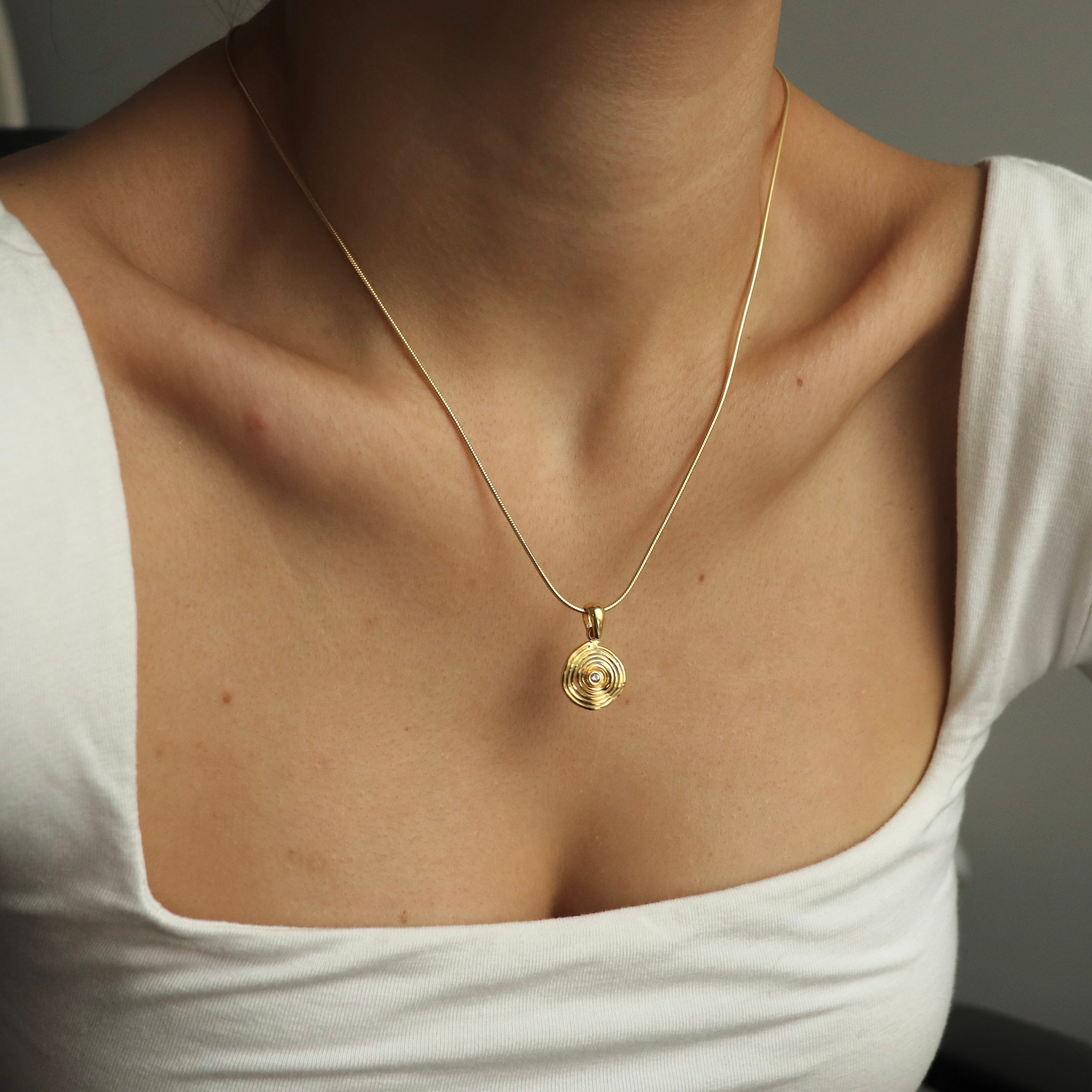 925 Gümüş Spiral Taş Motif Kolye