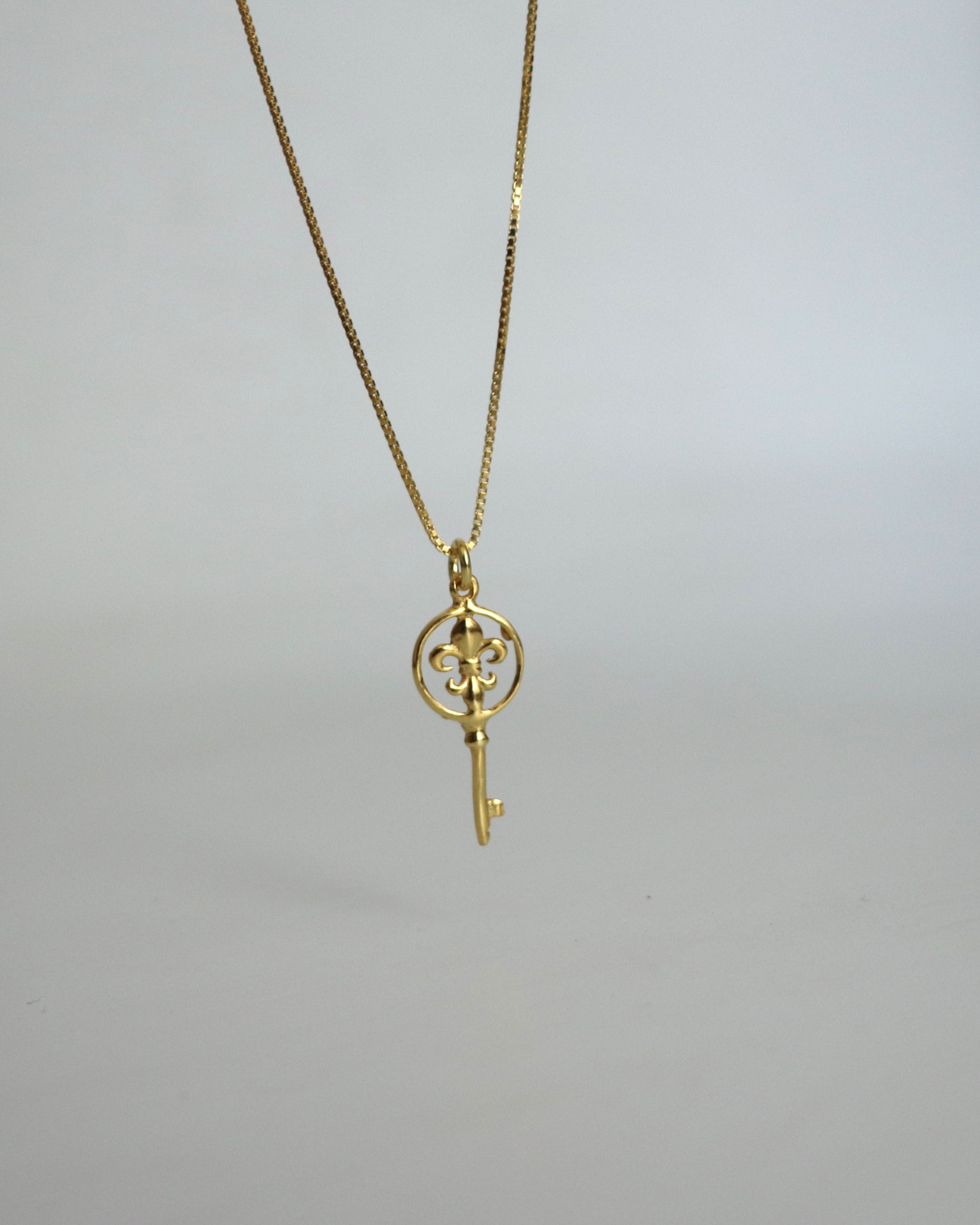 925 | Zambak Anahtar Charm Kolye