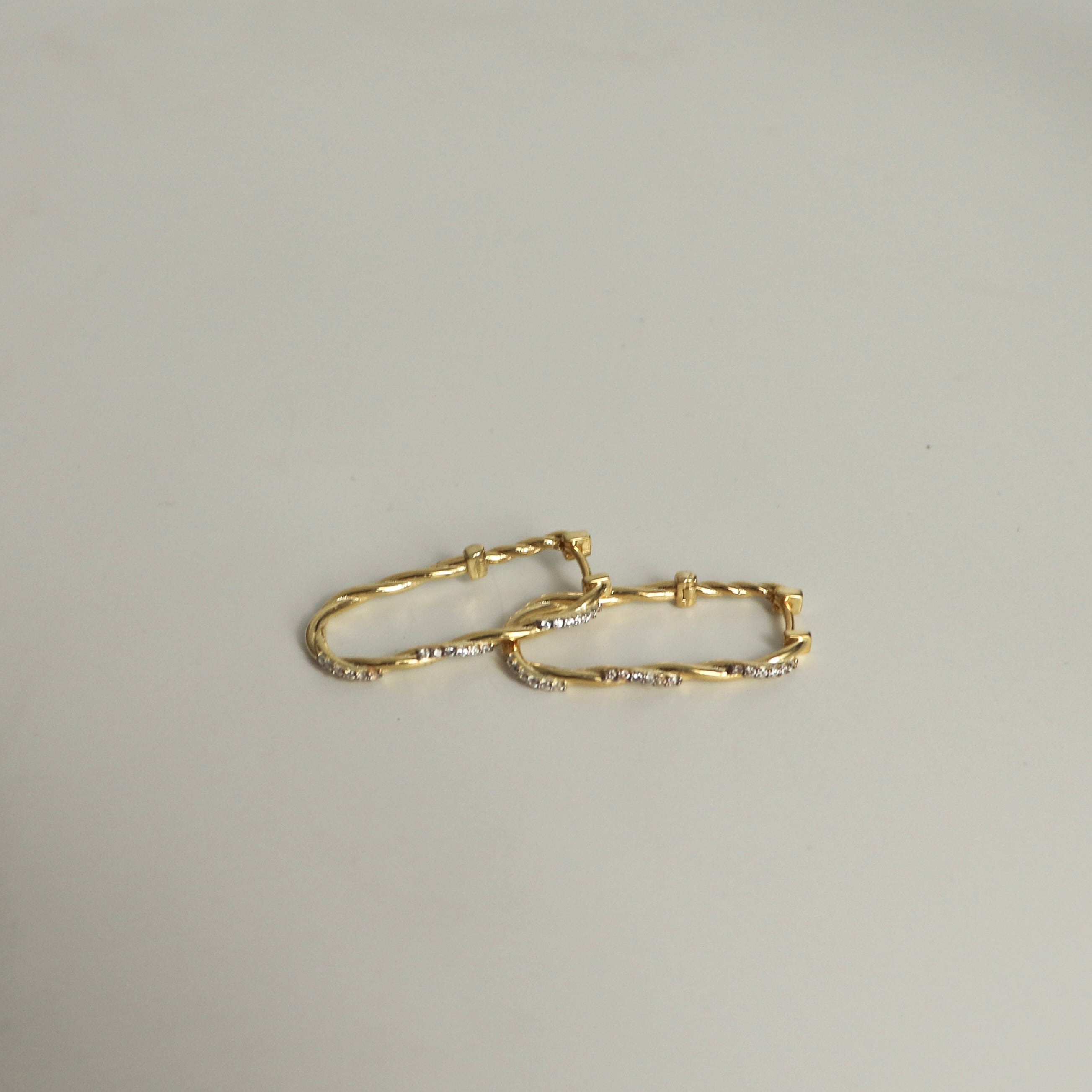 925 Gümüş İnce Burgu Mix Dörtgen Küpe