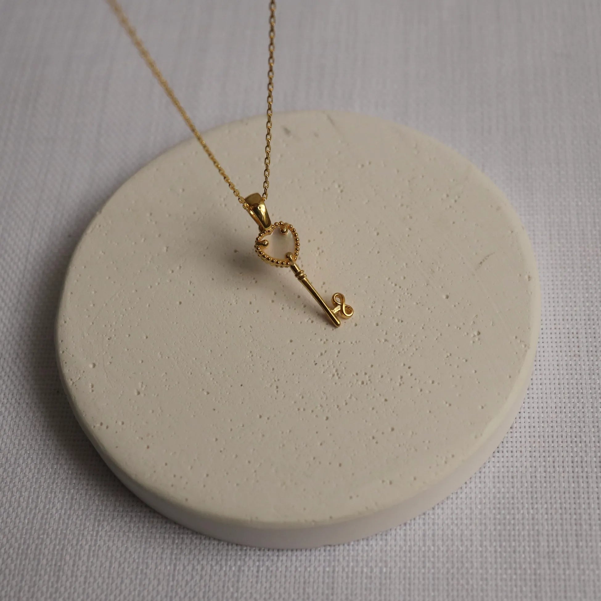 925 Ayar Gümüş | Sedefli Kalp Anahtar Kolye