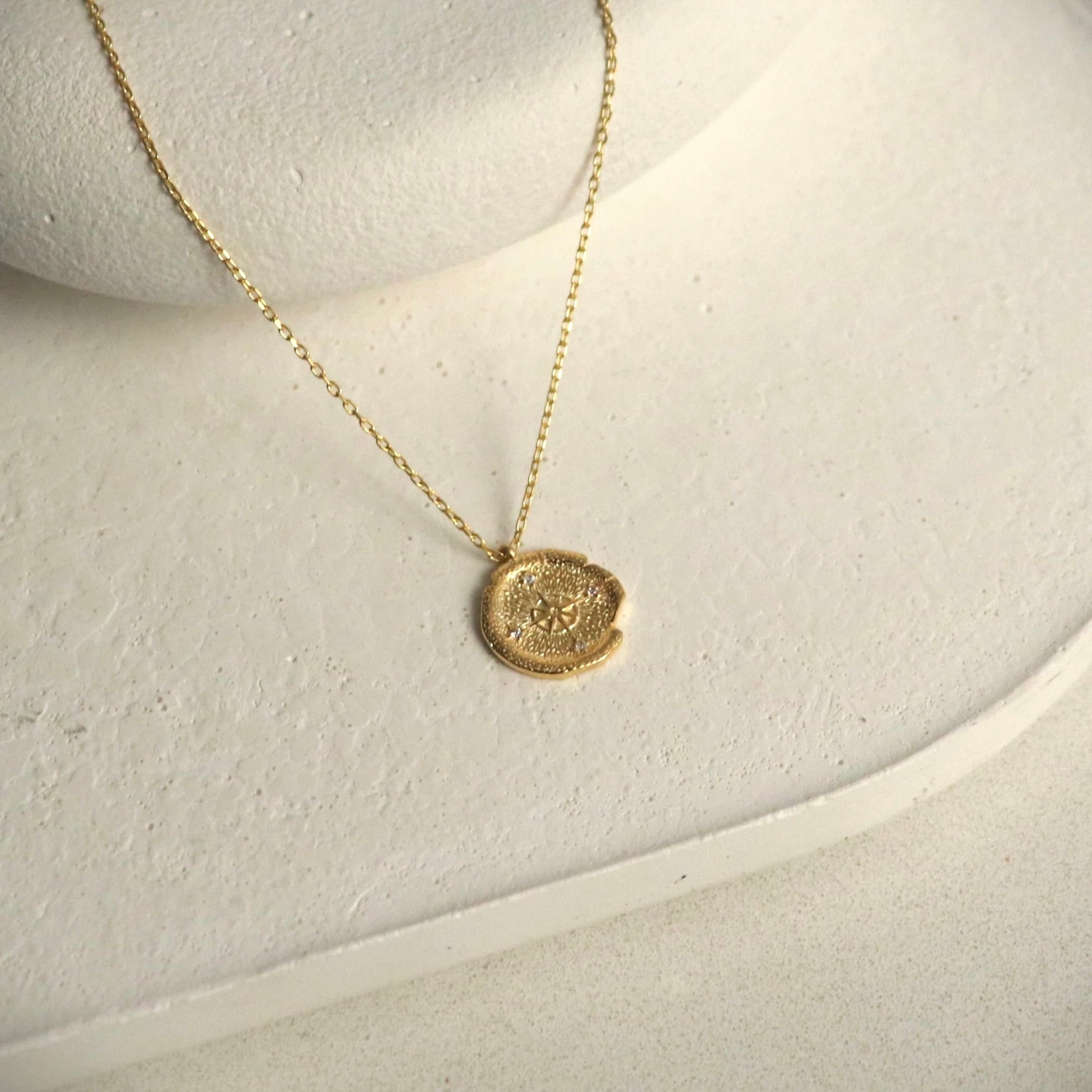 925 Ayar Gümüş | Taşlı Pusula Kolye