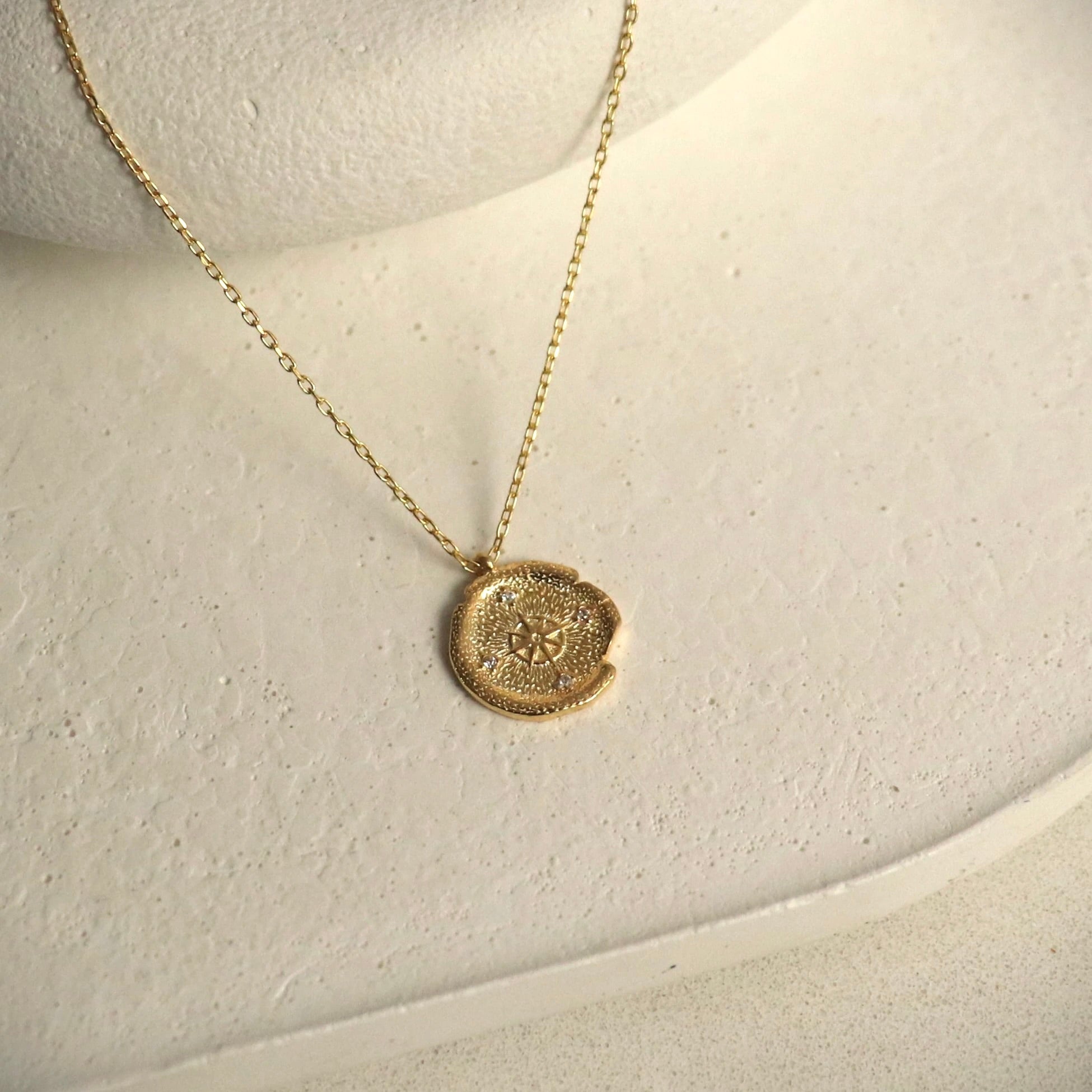 925 Ayar Gümüş | Taşlı Pusula Kolye