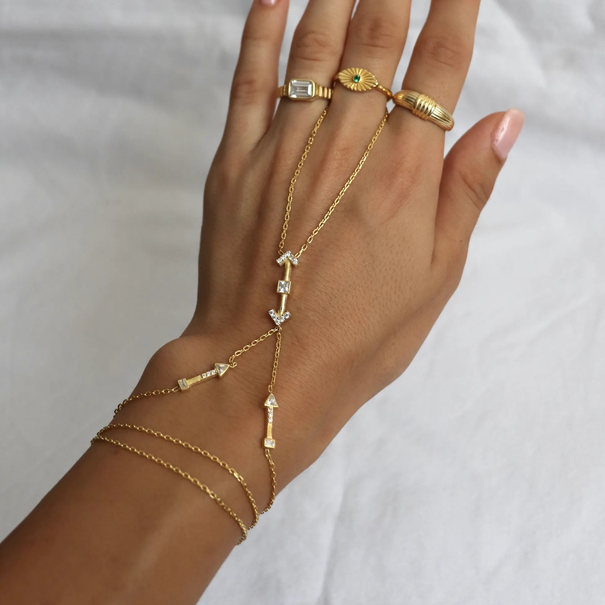 925 Ayar Gümüş Üçgen Sembollü Taşlı Şahmeran