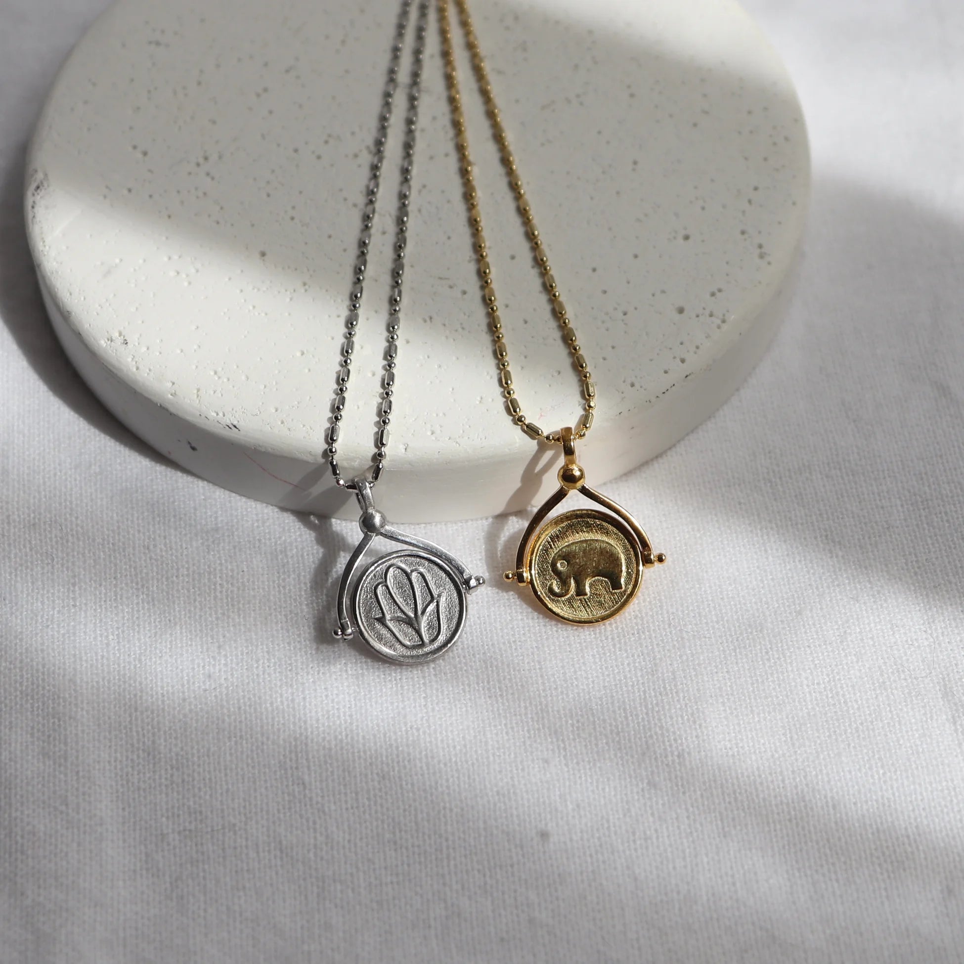 925 Ayar Gümüş Dönen Plaka Şans Kolyesi