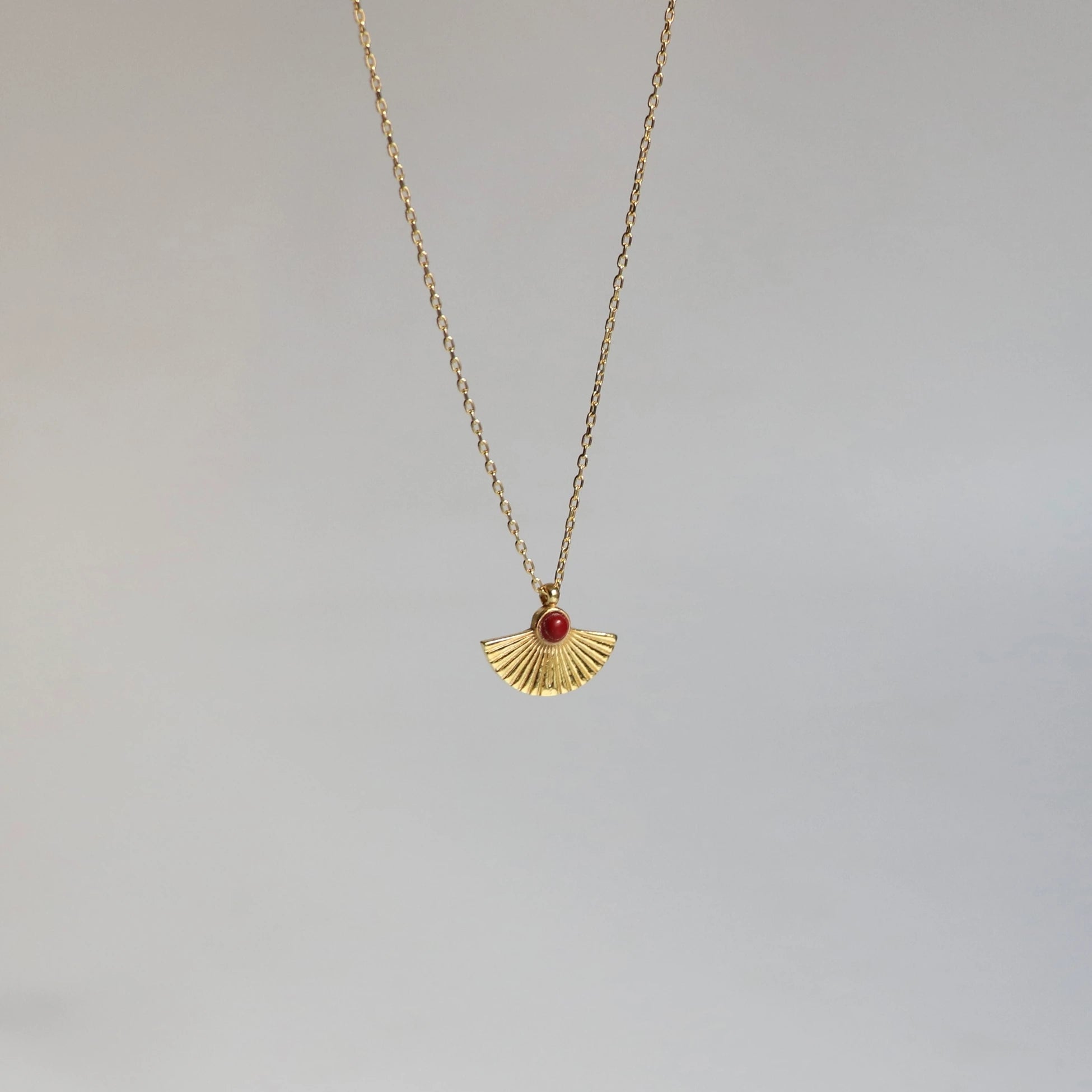 925 Ayar Gümüş Bordo Taşlı Yelpaze Kolye