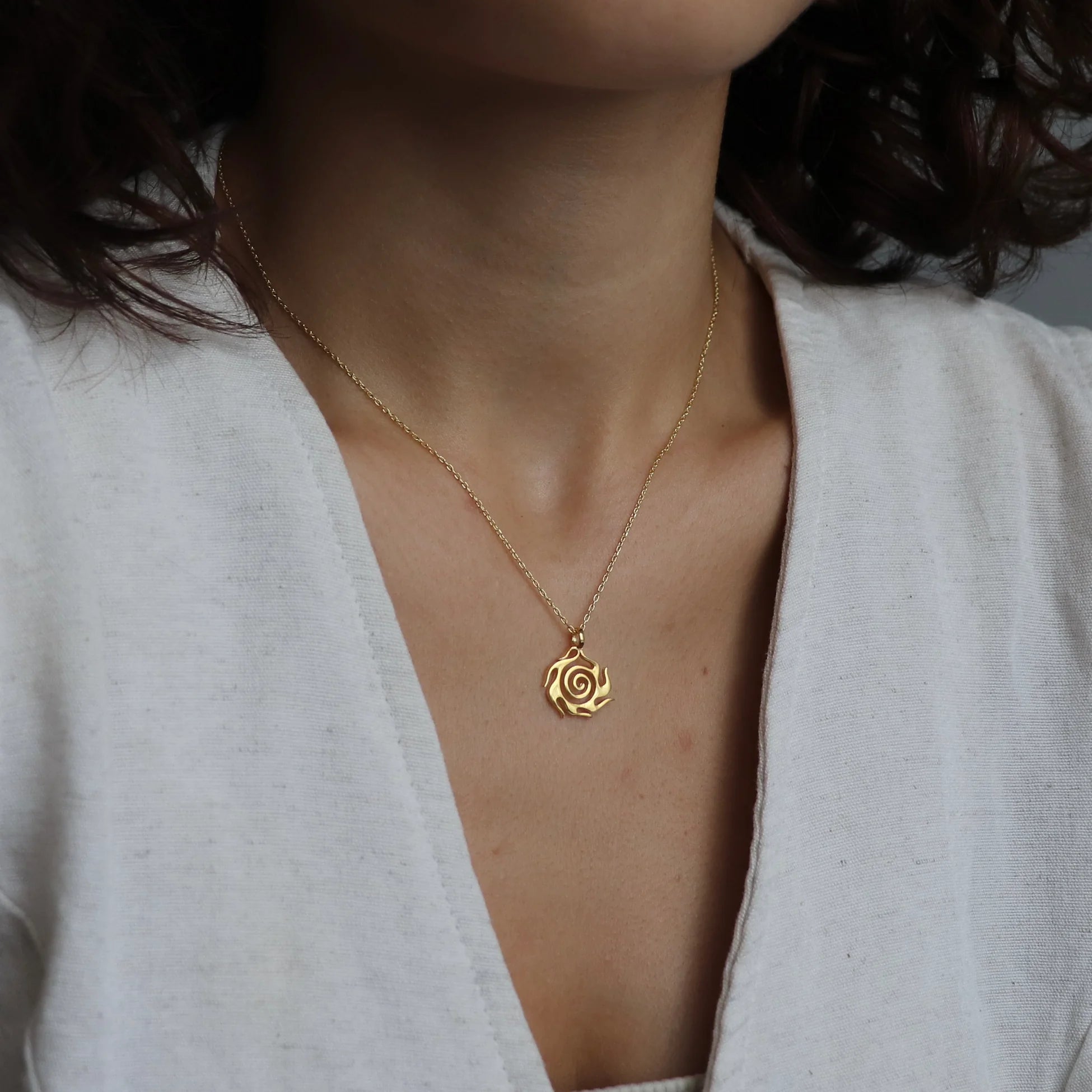 925 Ayar Gümüş Spiral Güneş Kolye