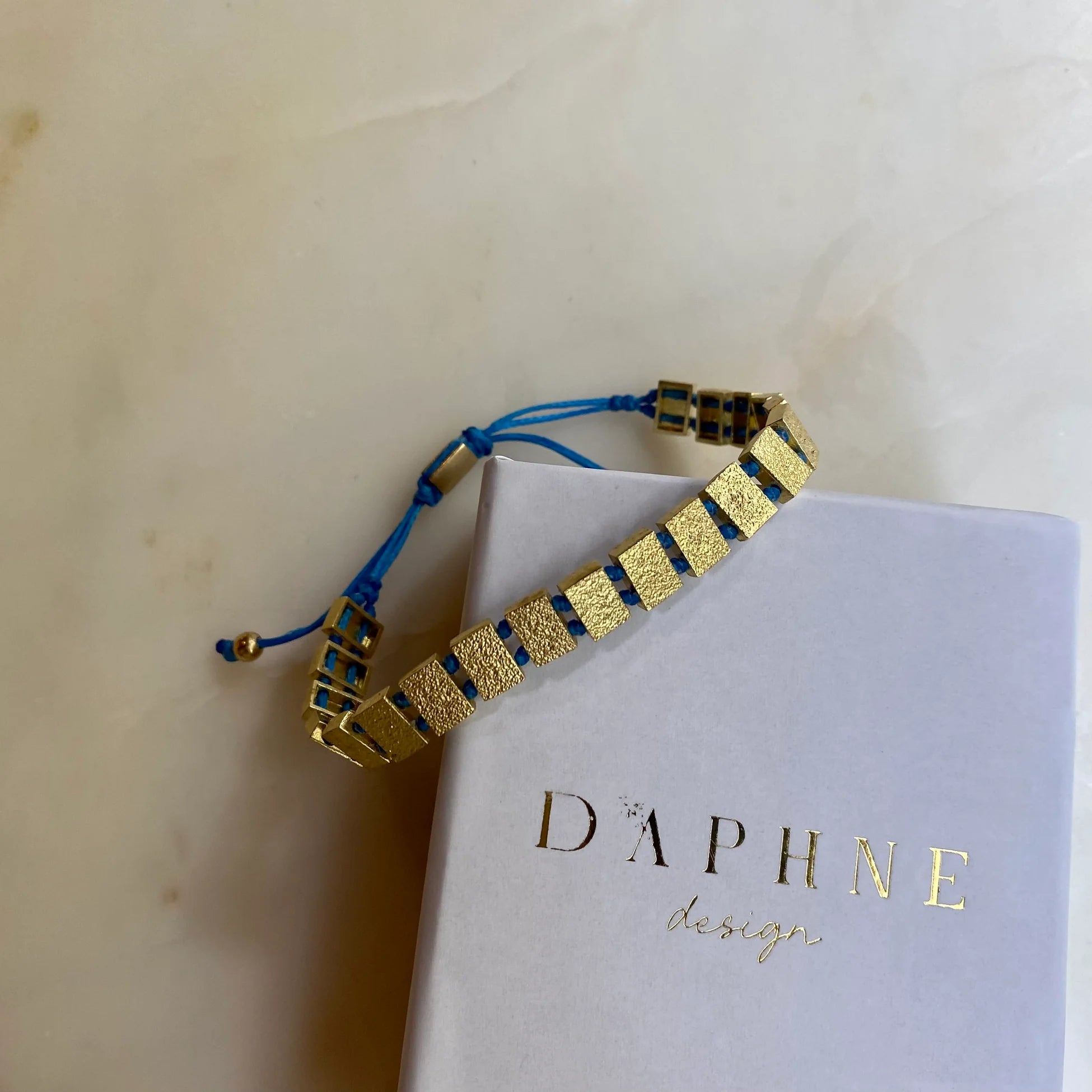 El Yapımı Bronz Dörtgen Parçalı Mavi İp Bileklik