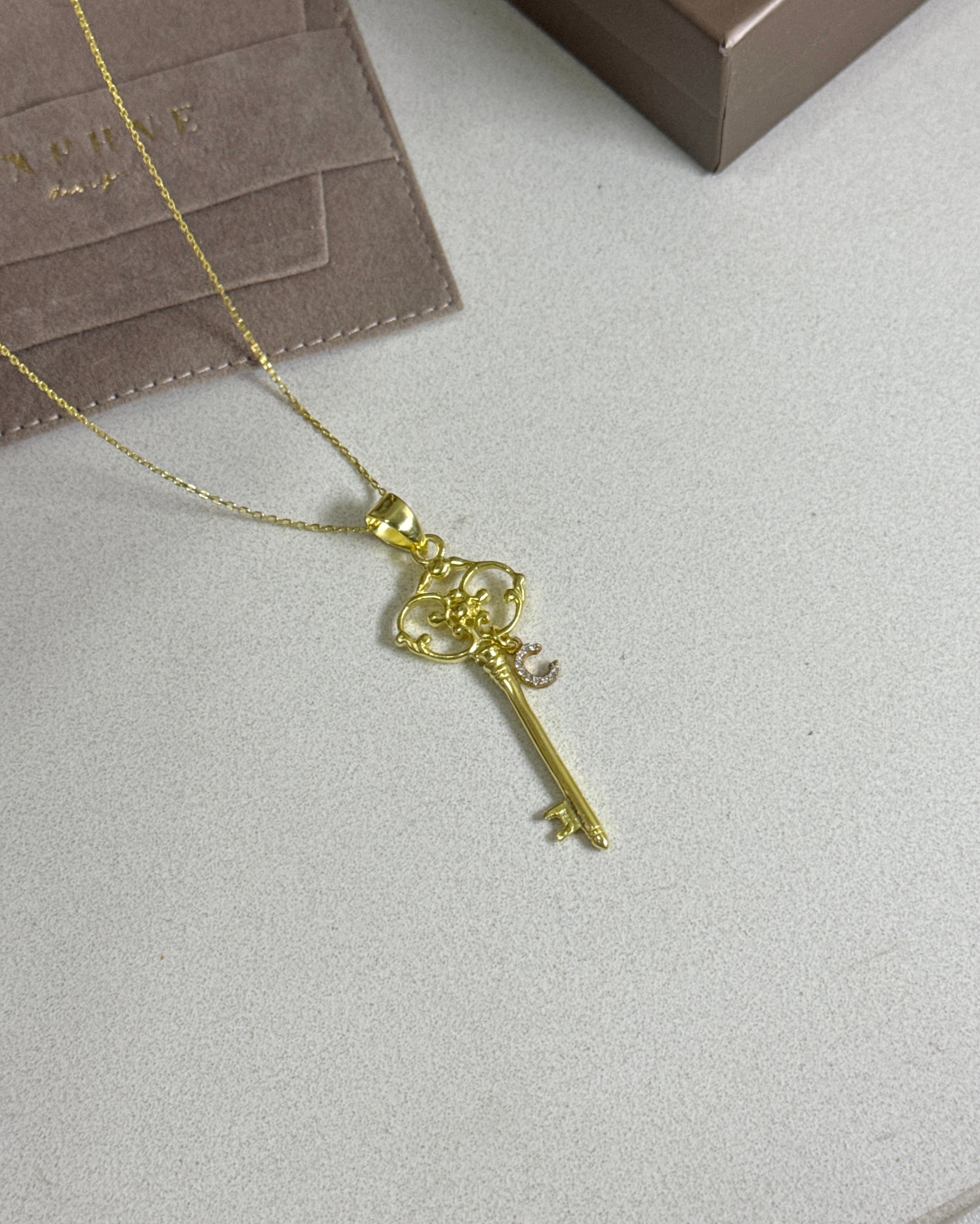 925 | Harfli Anahtar Hera Kolye