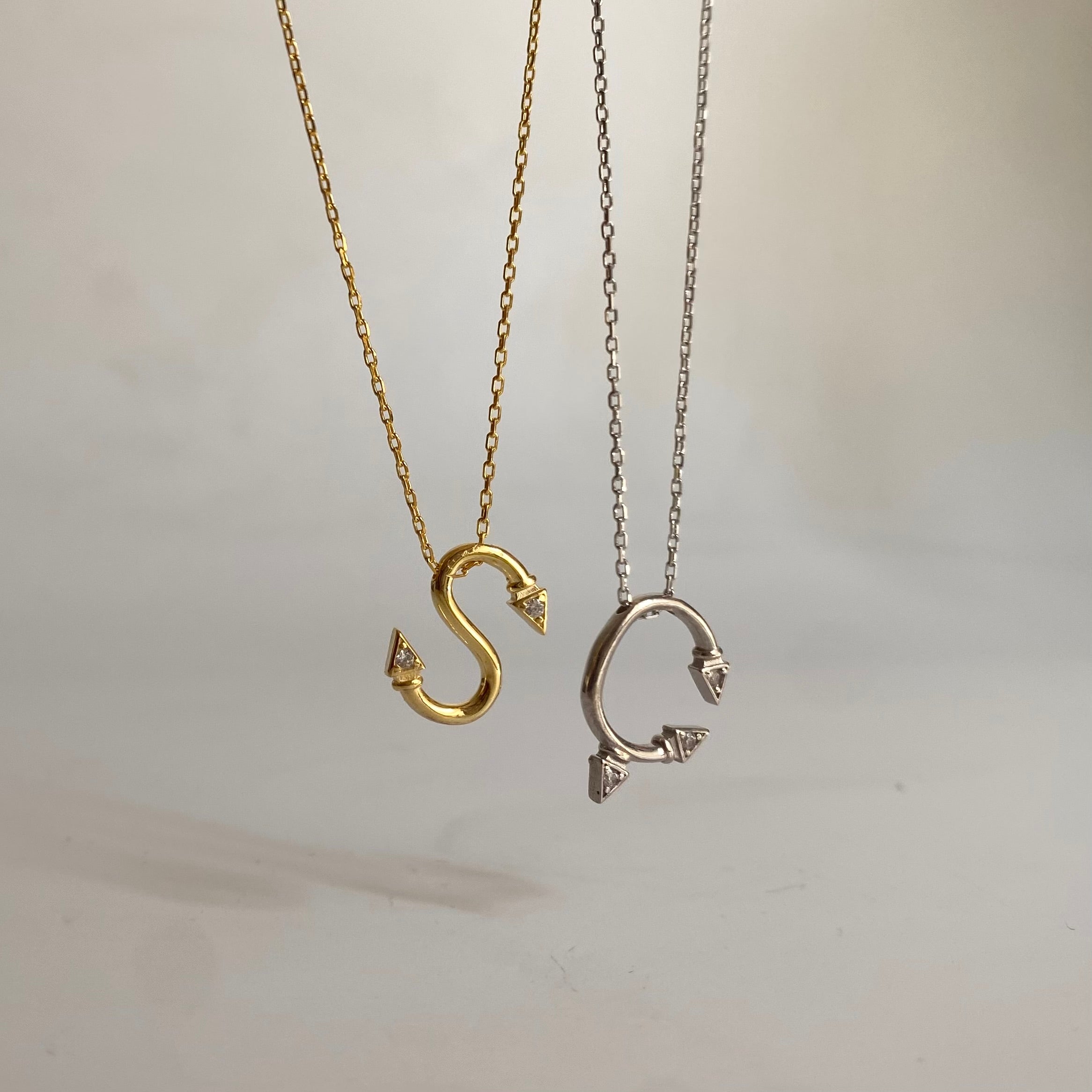 925 Ayar Gümüş Ok Taş Detay Harf Kolye