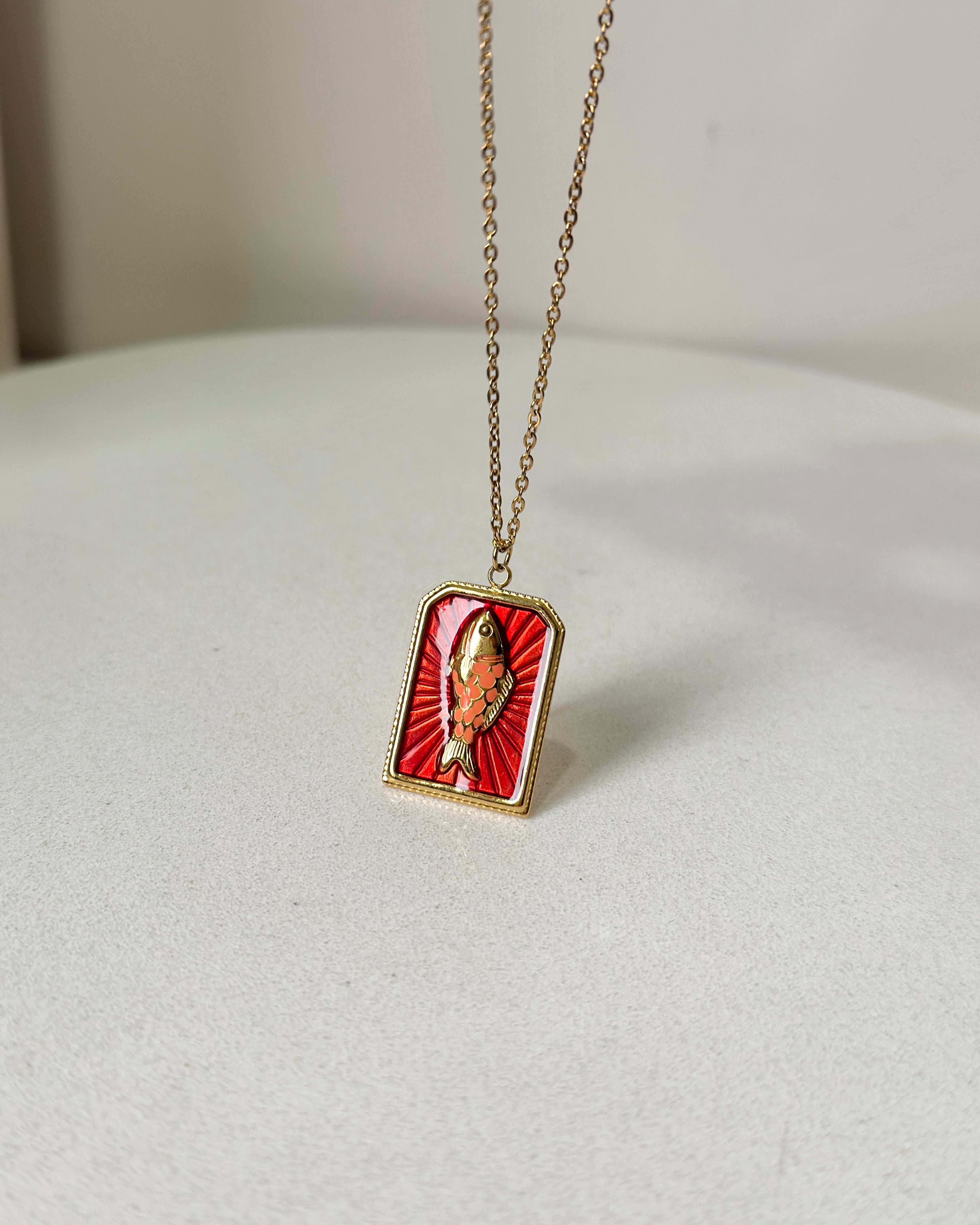 Çelik | Kırmızı Şans Balığı Kolye