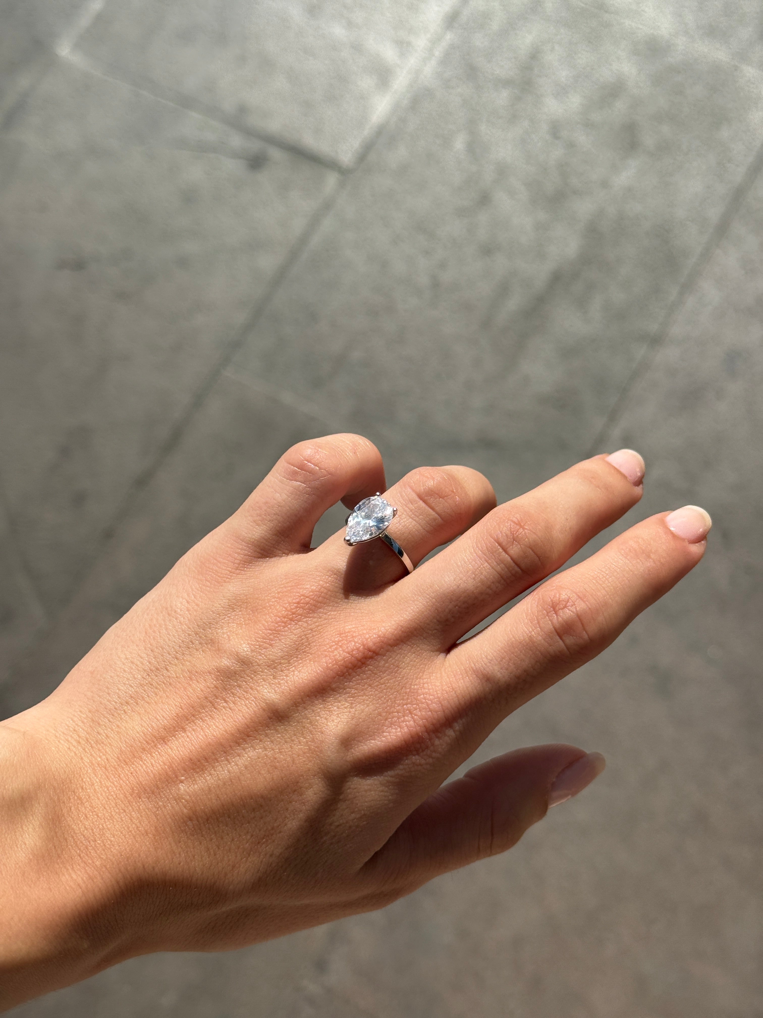 925 Gümüş Oval Tektaş Yüzük