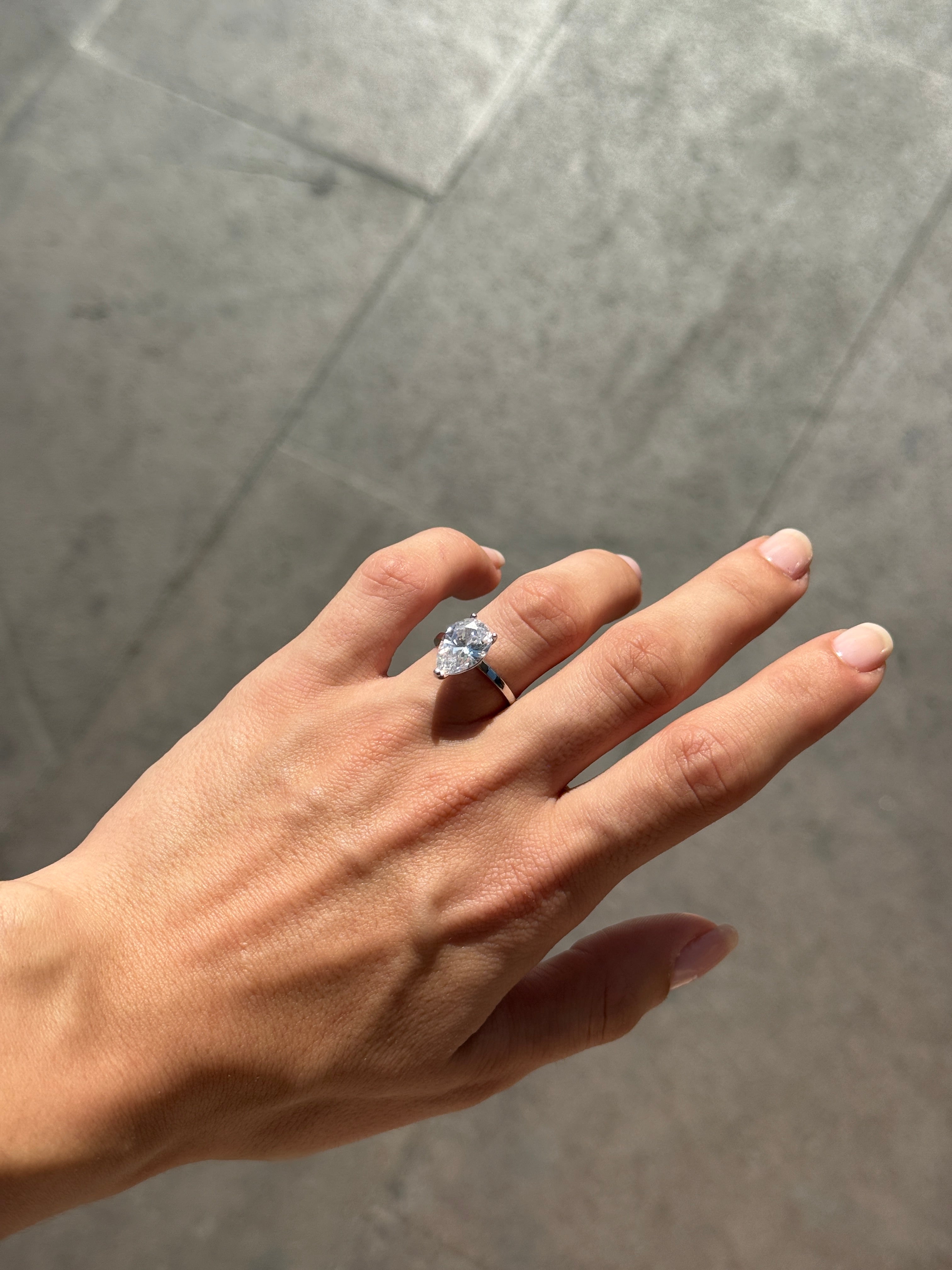 925 Gümüş Oval Tektaş Yüzük