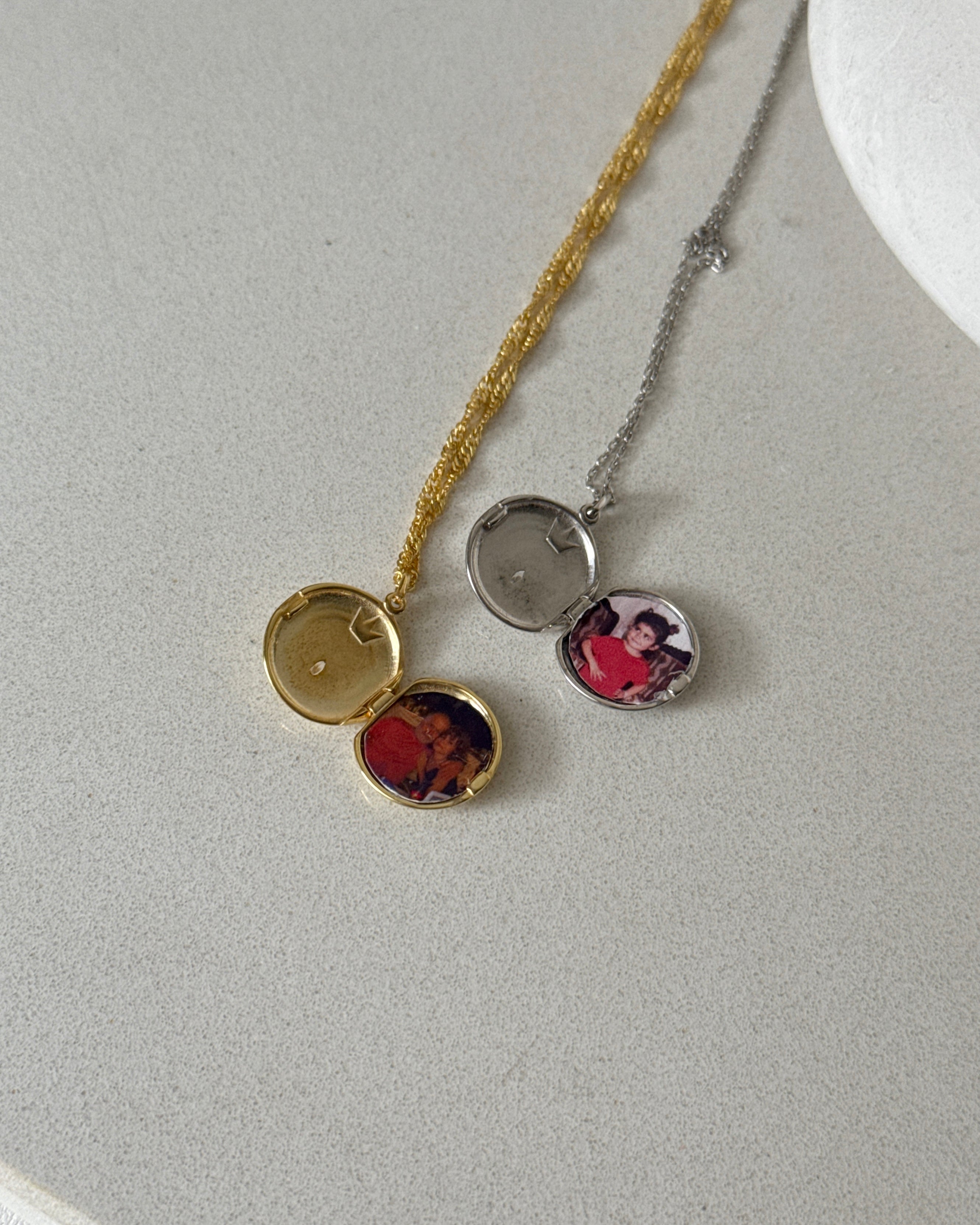 925| Şans Arılı Kapaklı Resim Kolye