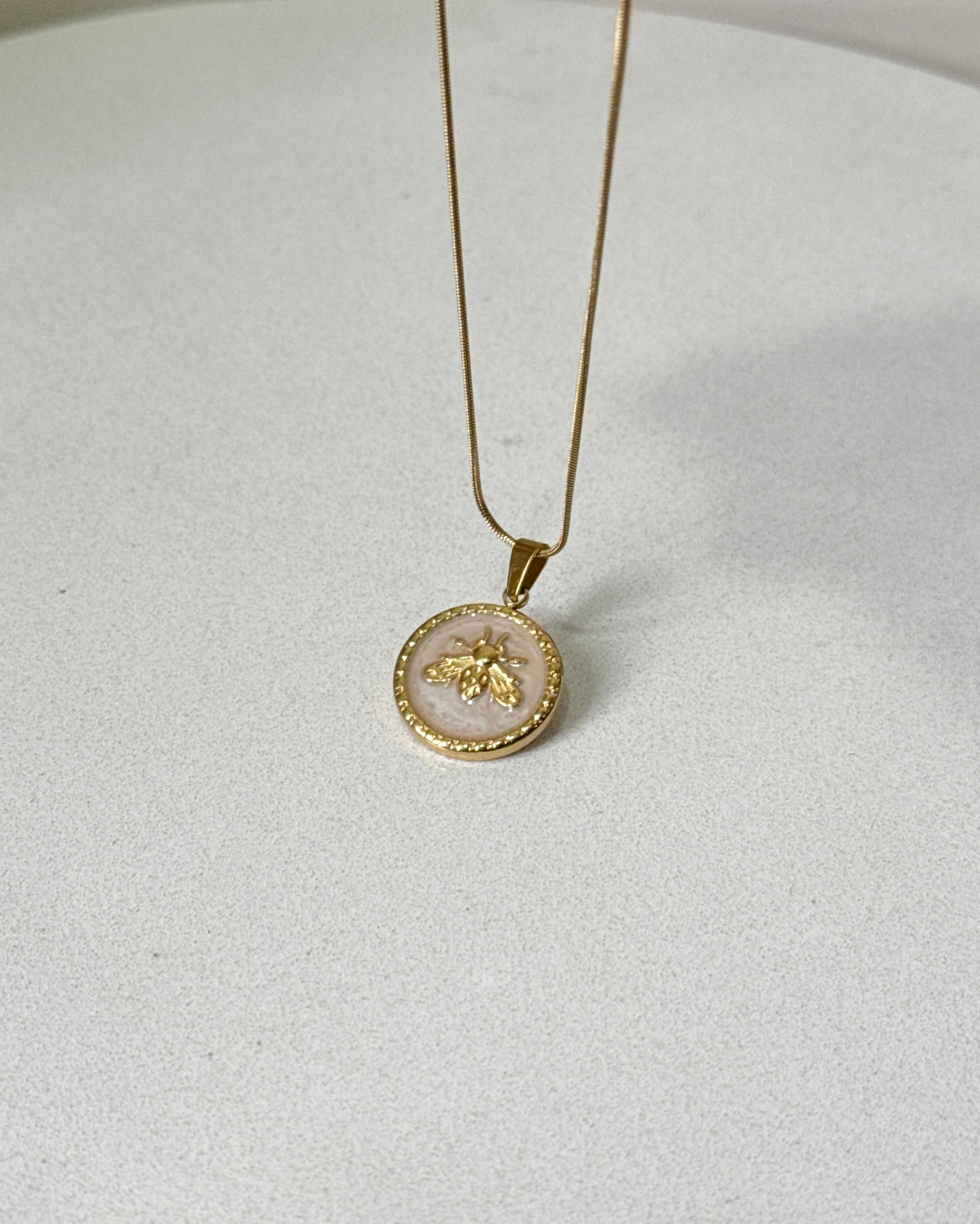 Çelik | Mineli Arı Kolye