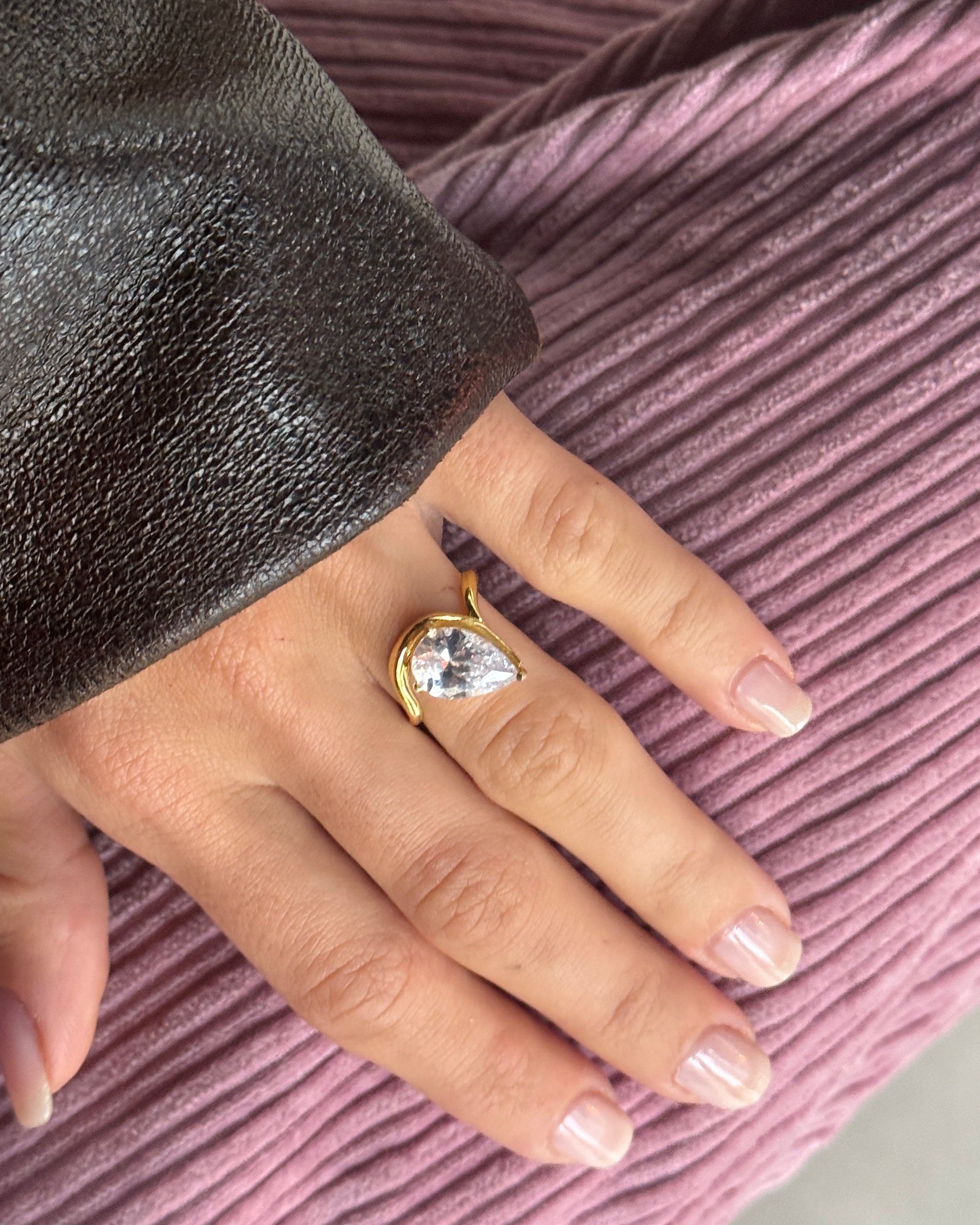 925 | Sarmal Damla Tektaş Yüzük / Ayarlanabilir Ölçü