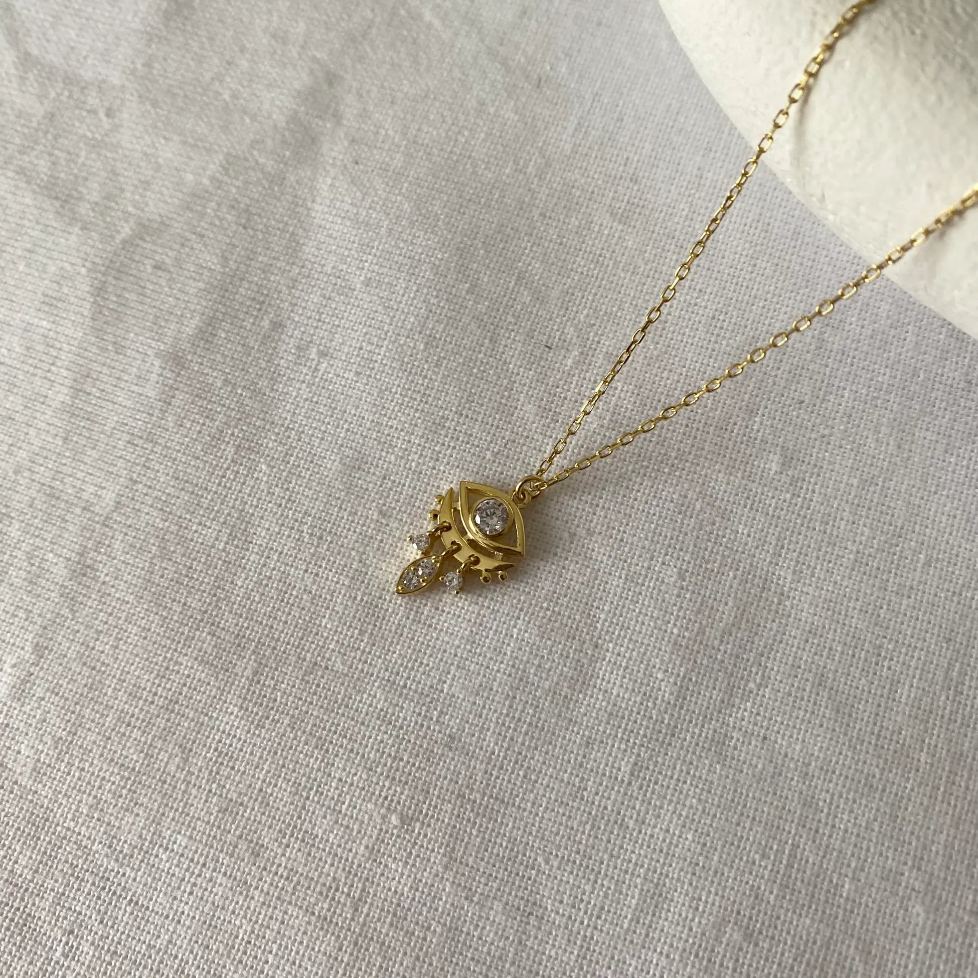 925 Ayar Gümüş Sallantılı Göz Kolye