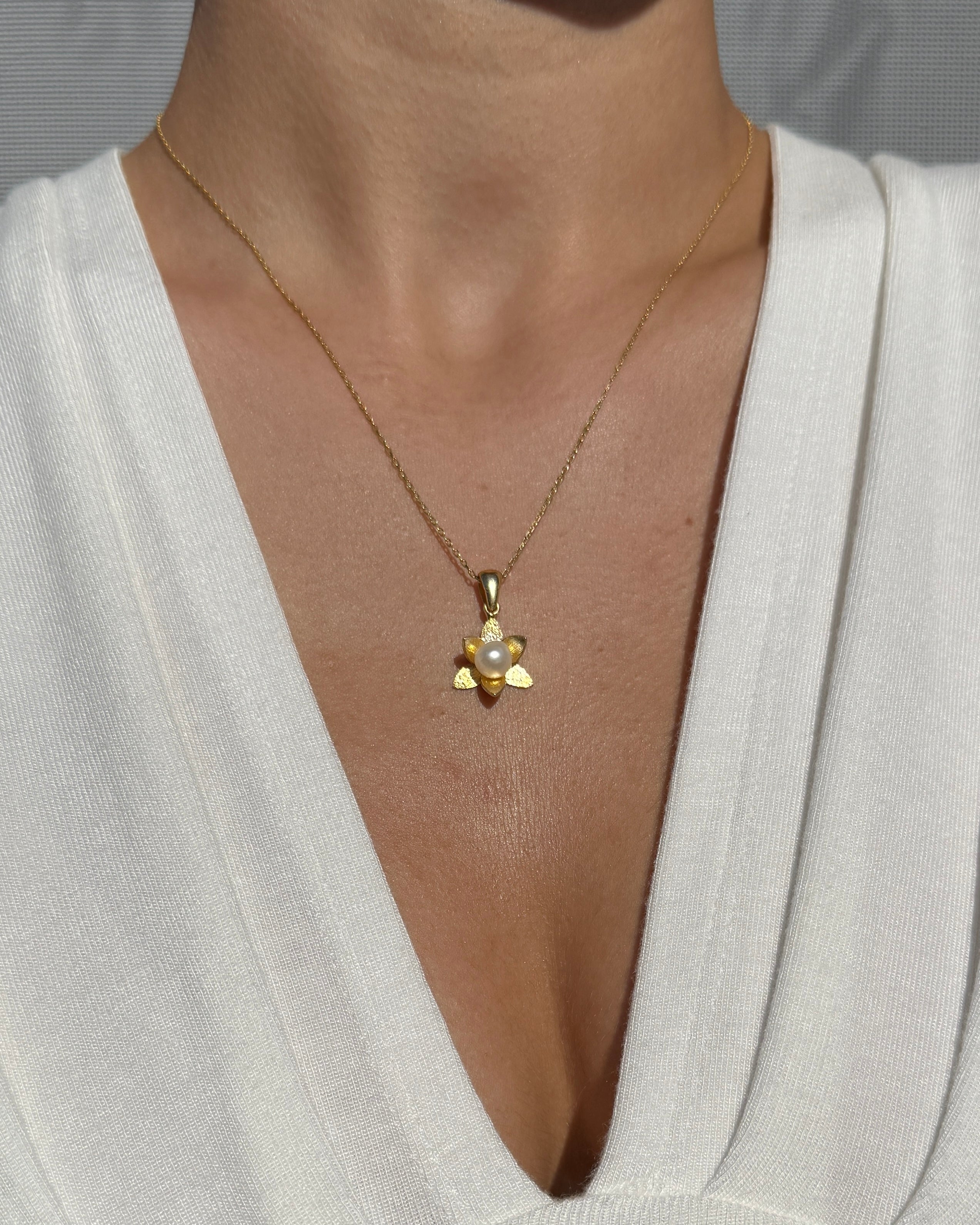 925 | İnci Lotus Kolye