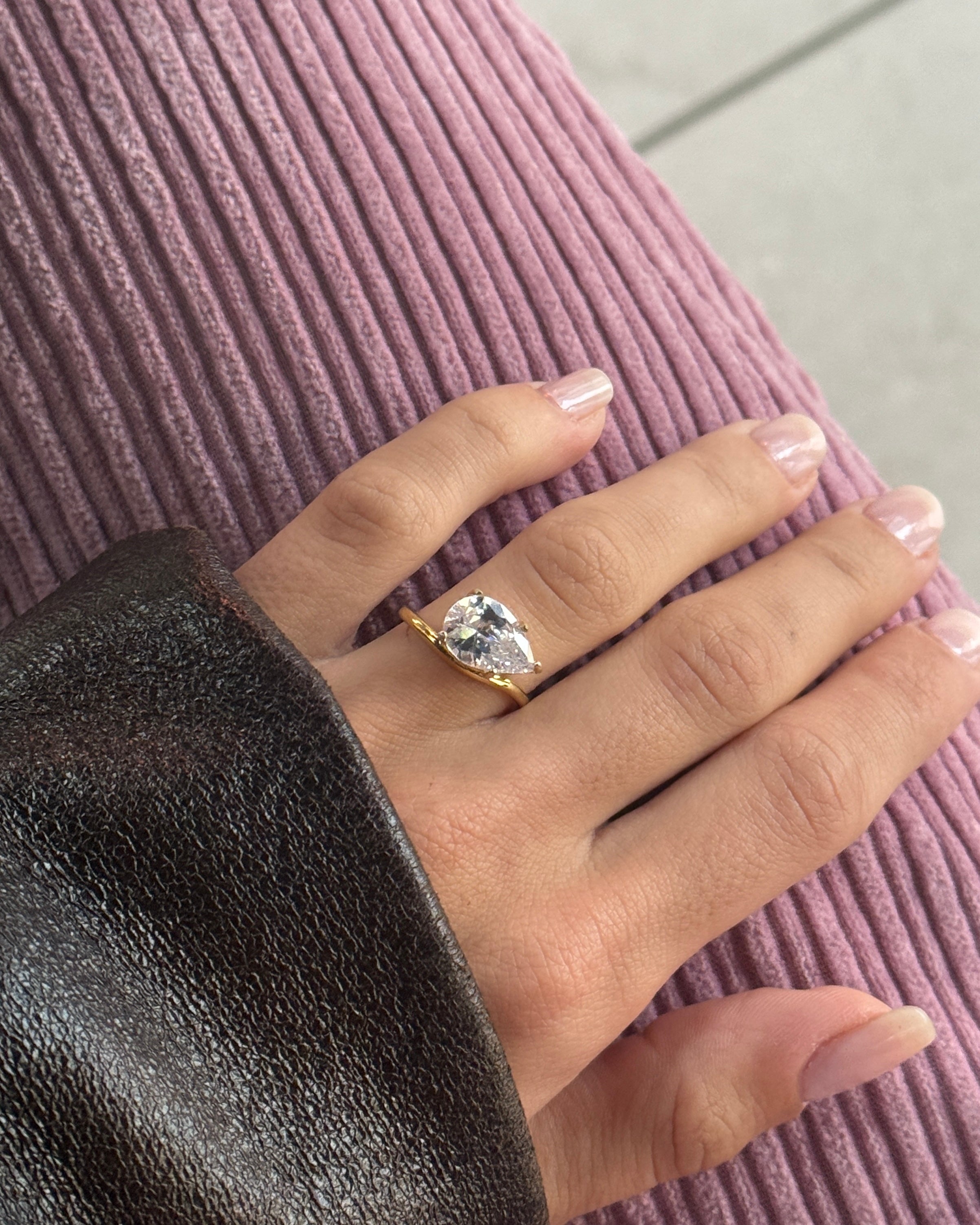 925 | Damla Yatay Tektaş Yüzük / Ayarlanabilir Ölçü