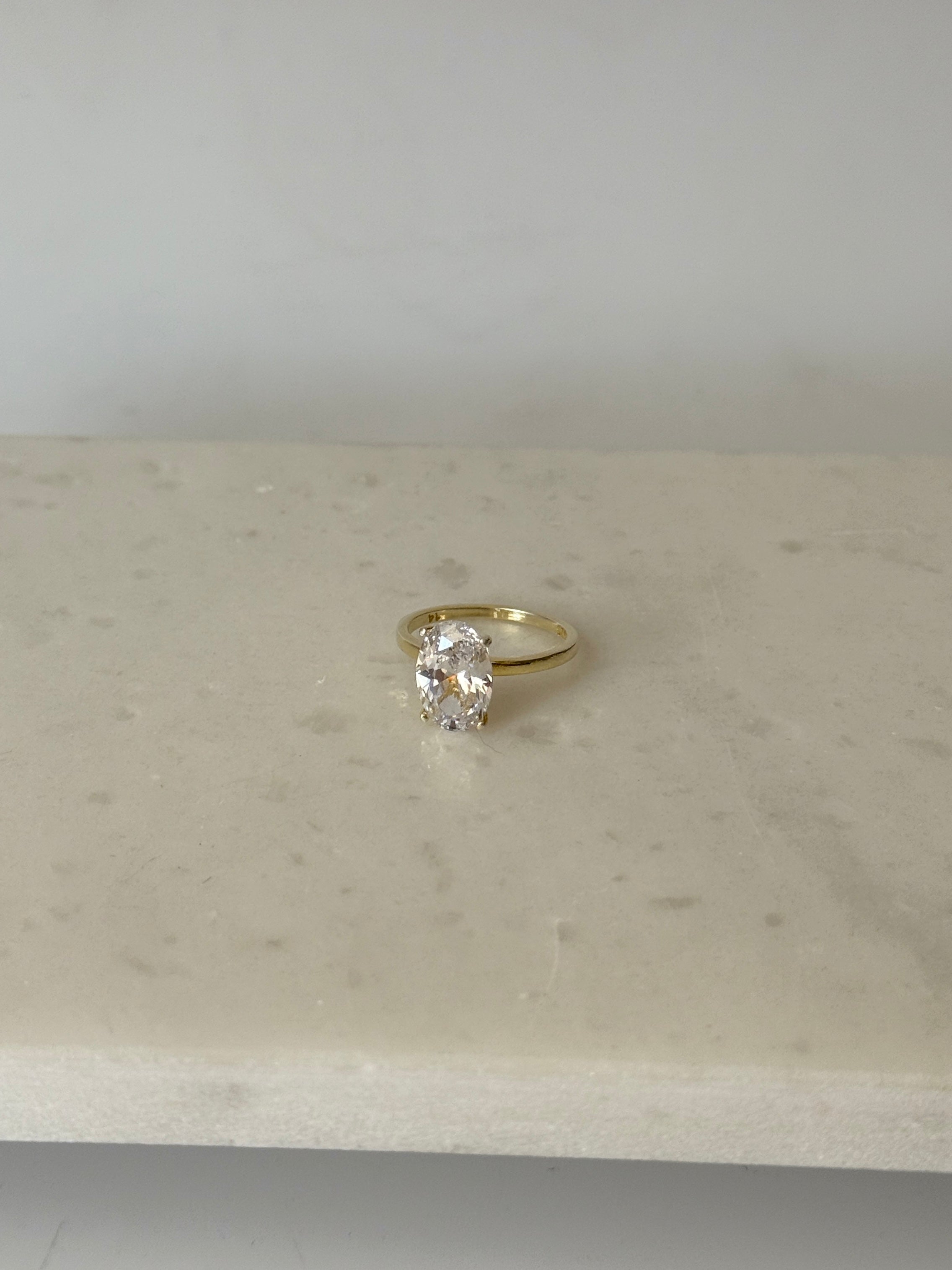 925 Gümüş Oval Tektaş Yüzük