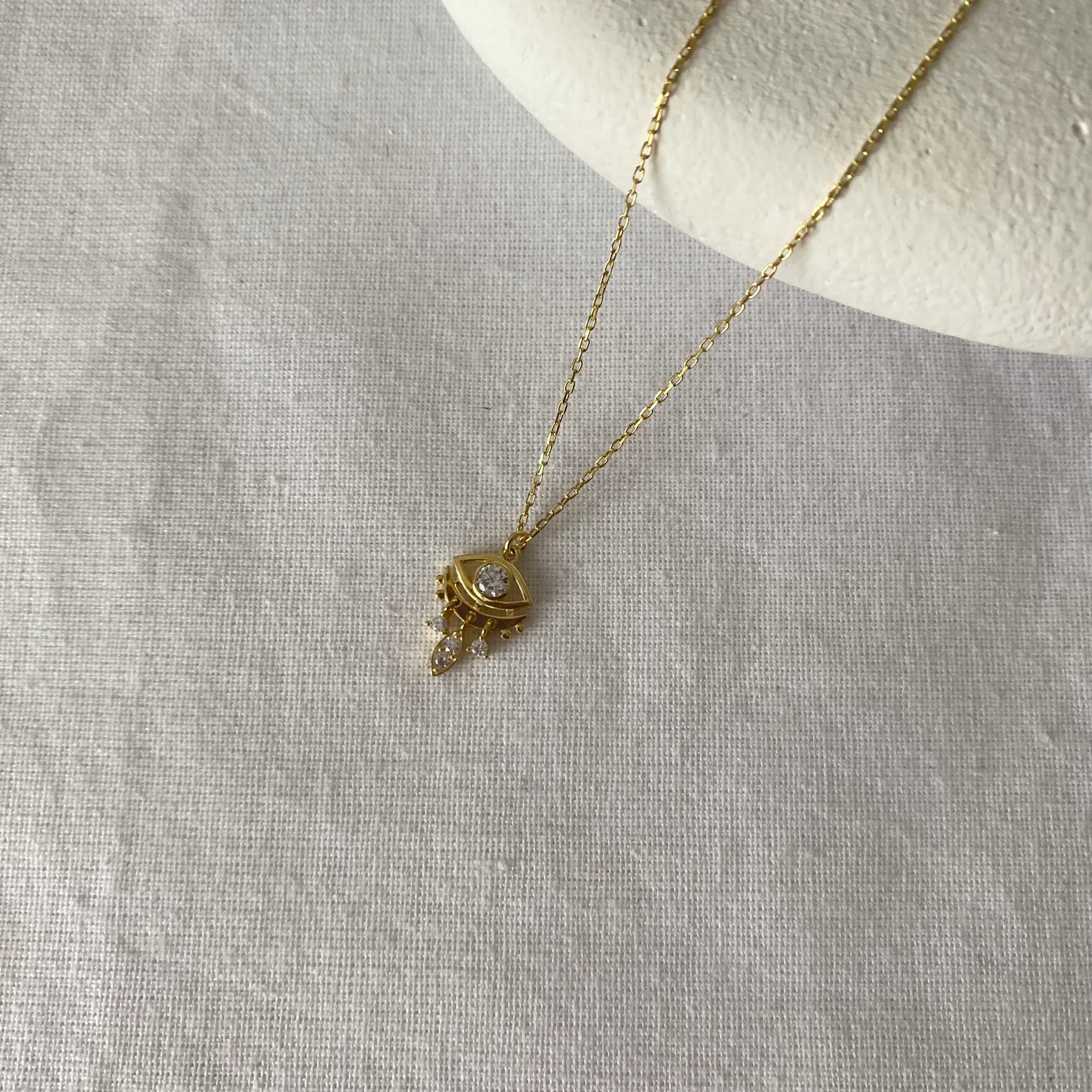 925 Ayar Gümüş Sallantılı Göz Kolye