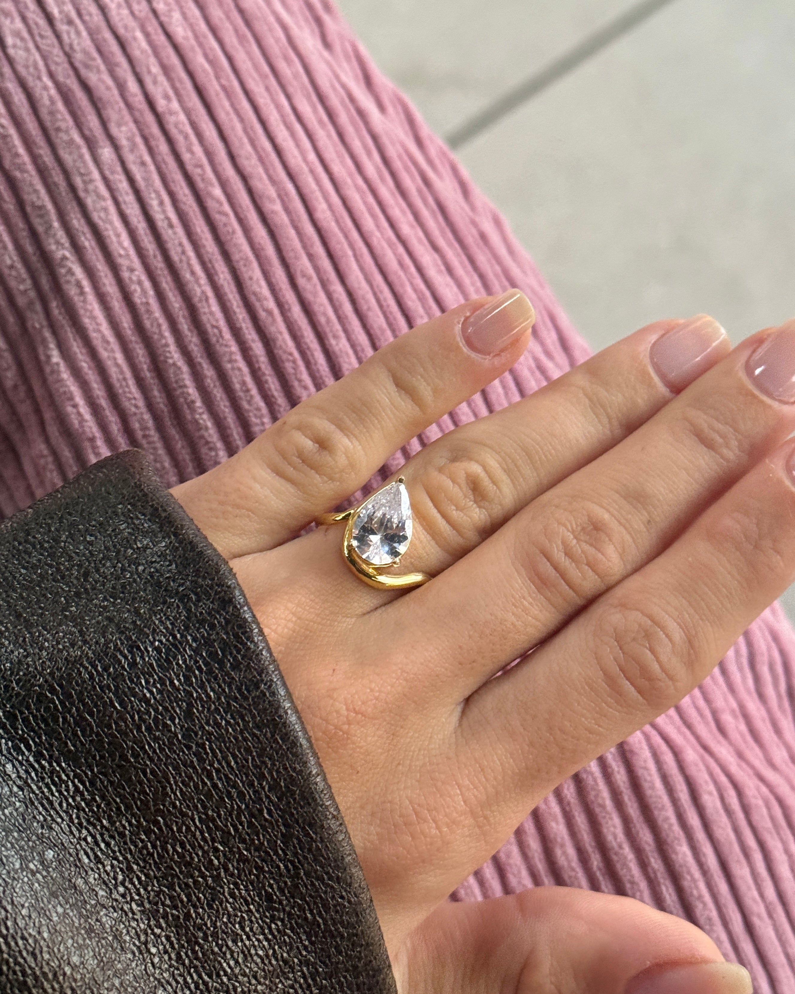 925 | Sarmal Damla Tektaş Yüzük / Ayarlanabilir Ölçü