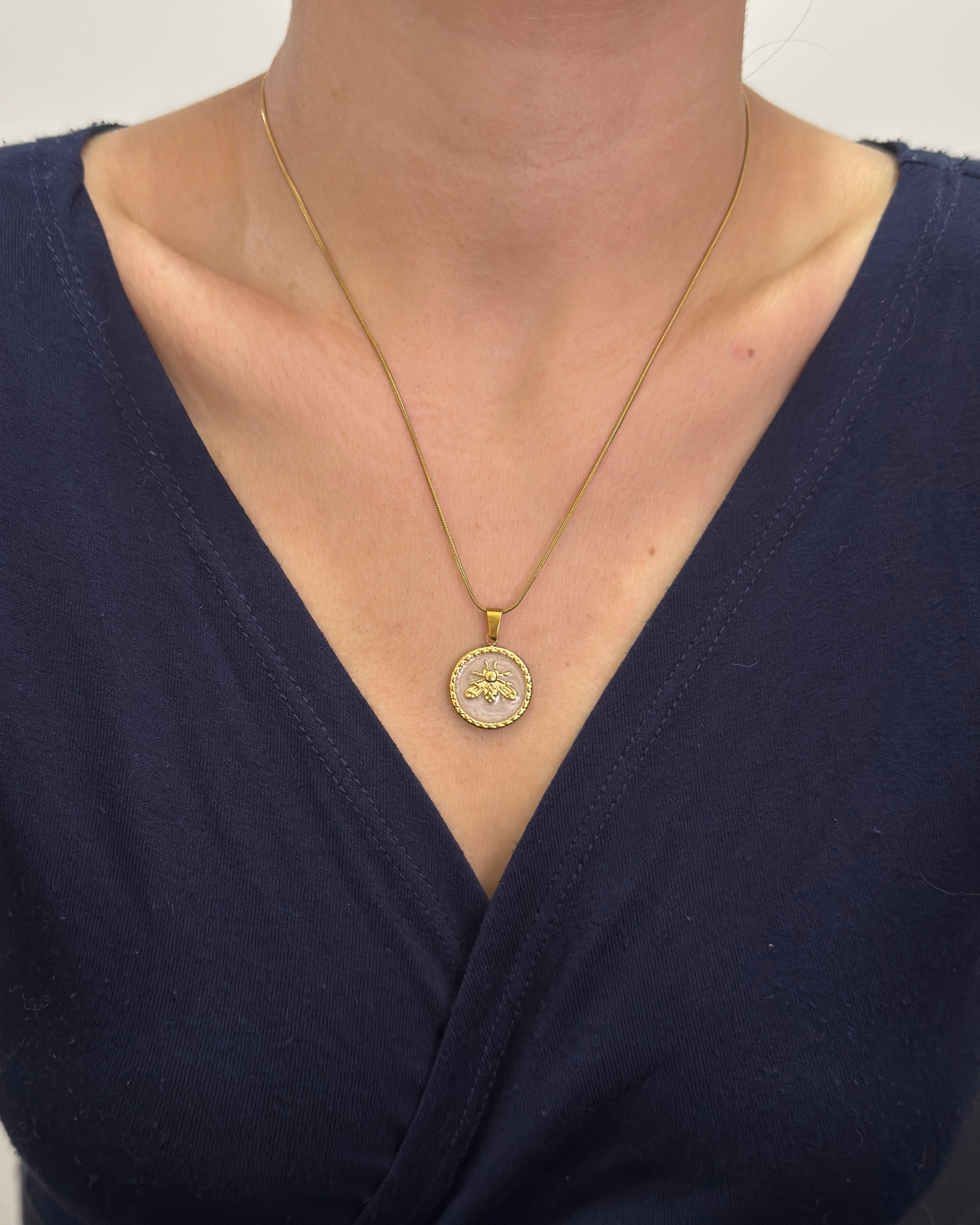 Çelik | Mineli Arı Kolye