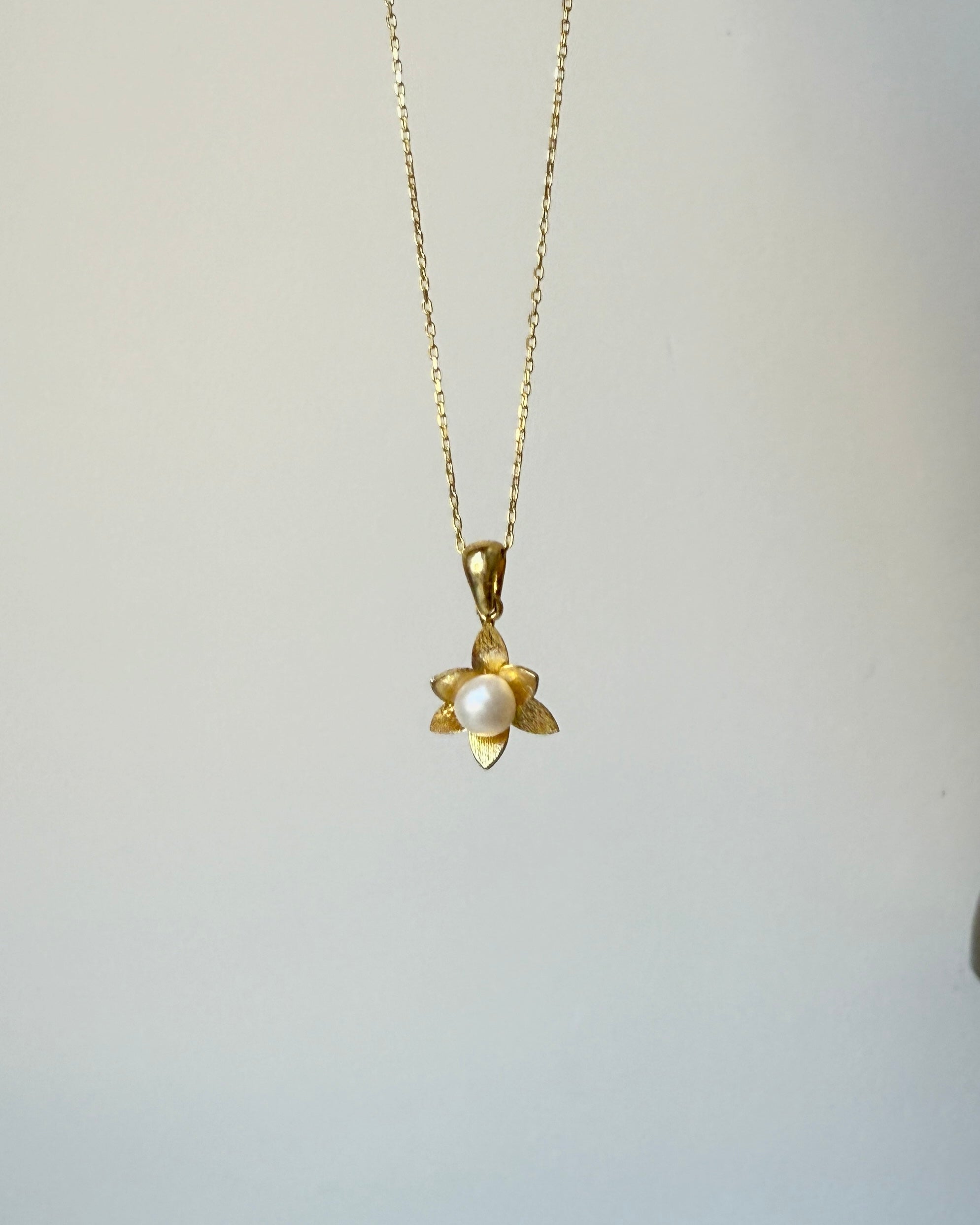 925 | İnci Lotus Kolye