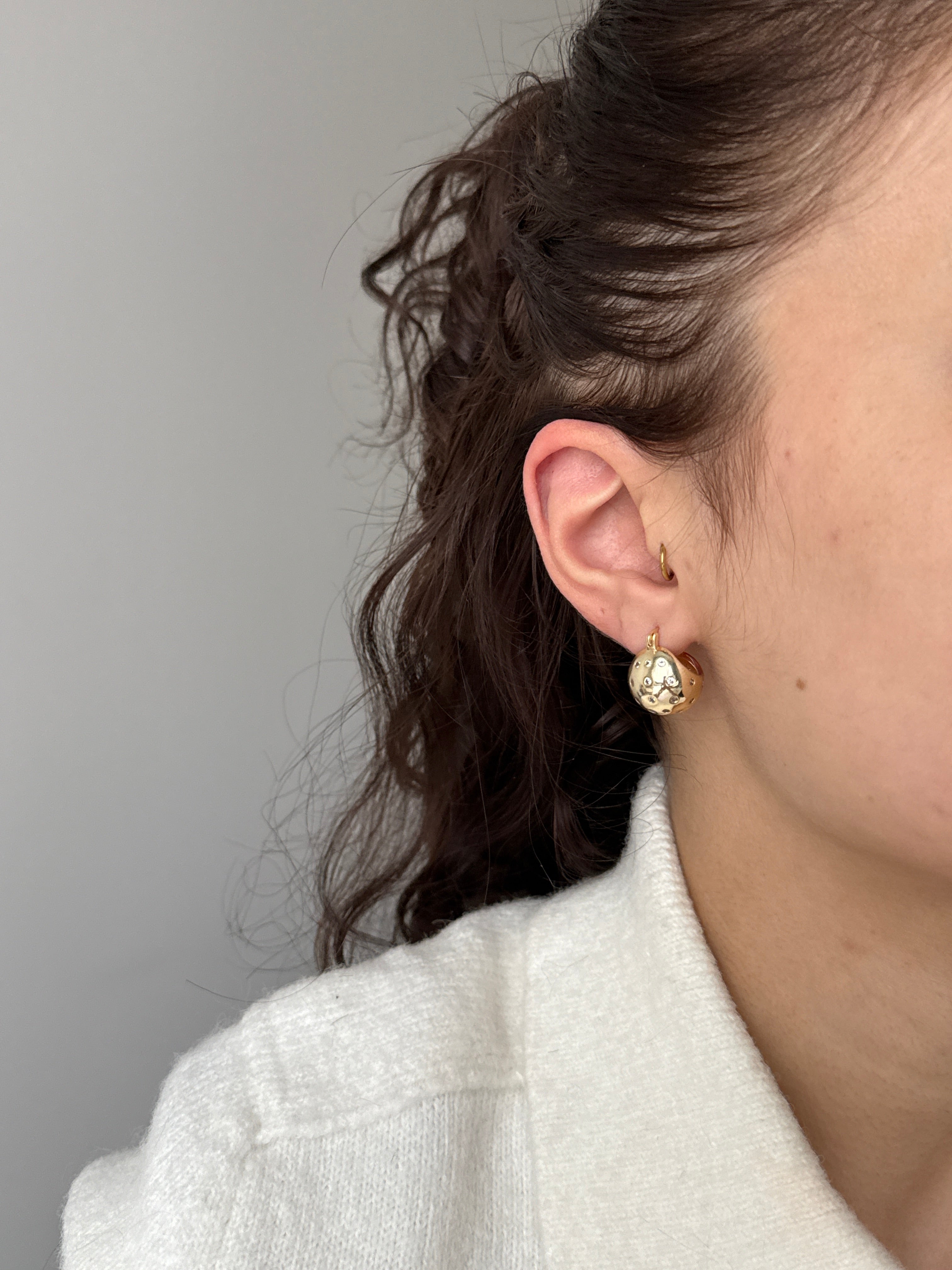 Altın Kaplama | Taş Parıltılı Bombe Küpe