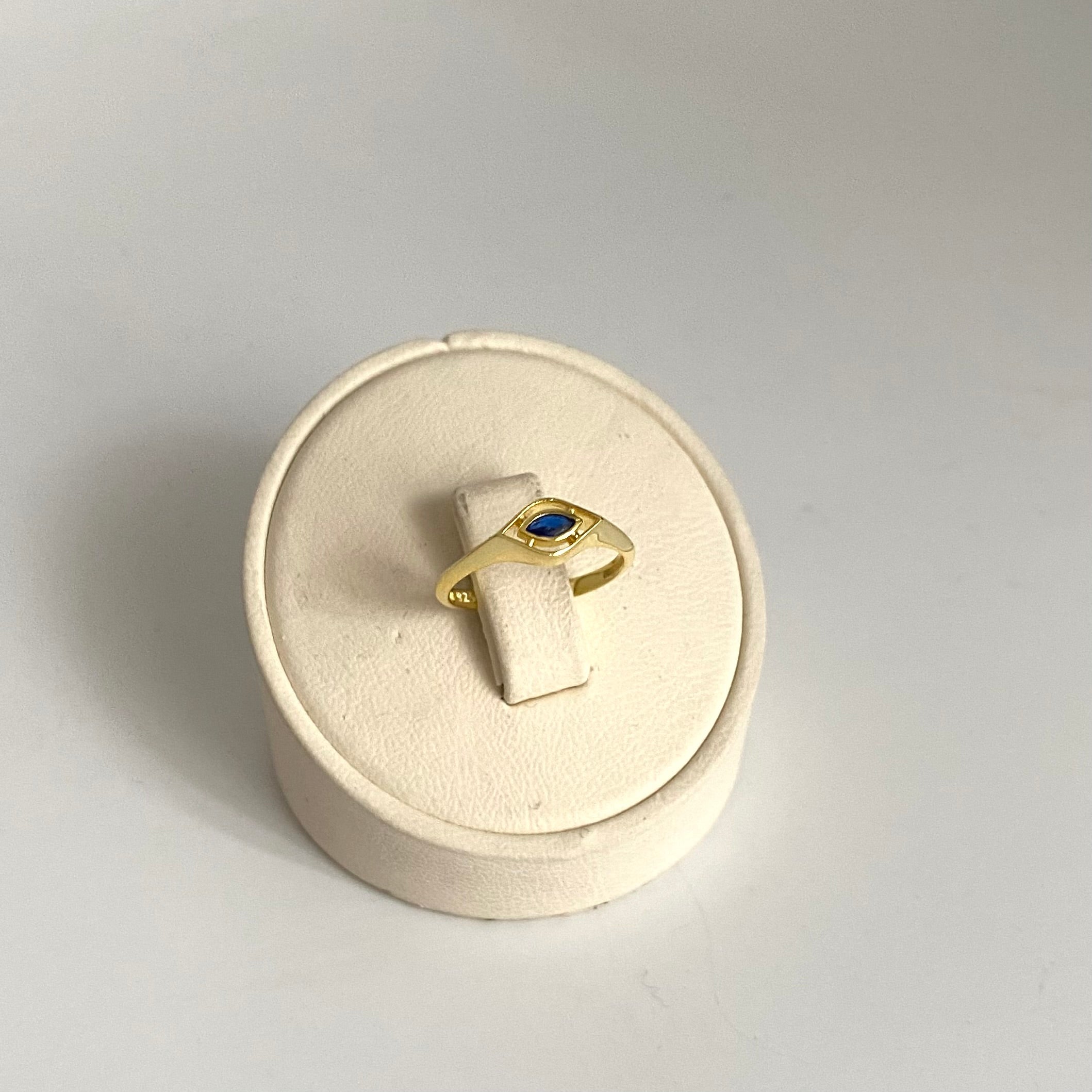 925 Gümüş Markiz Kesim Göz Serçe Parmak Yüzüğü