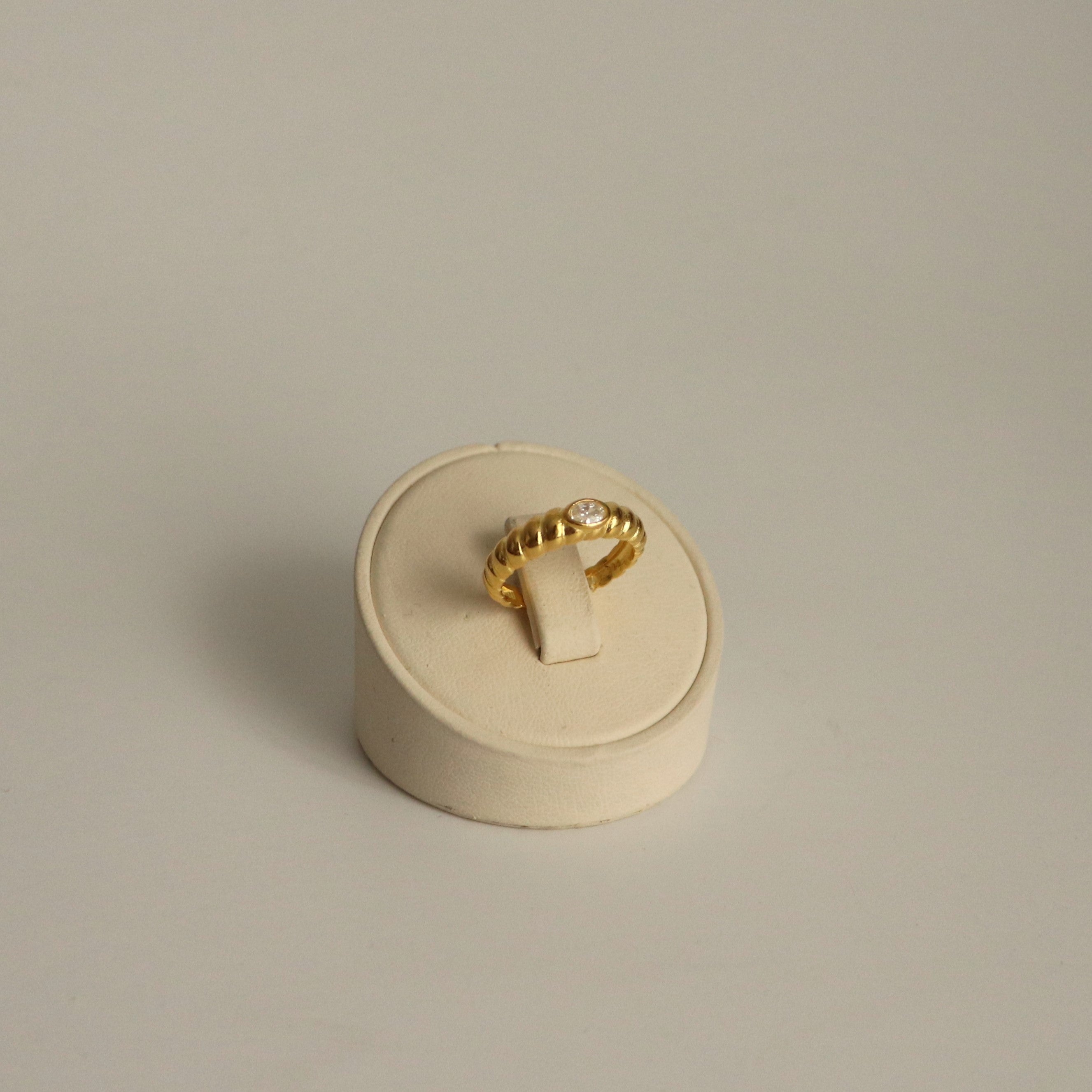 925 Ayar Gümüş Burgulu Taş Yüzük