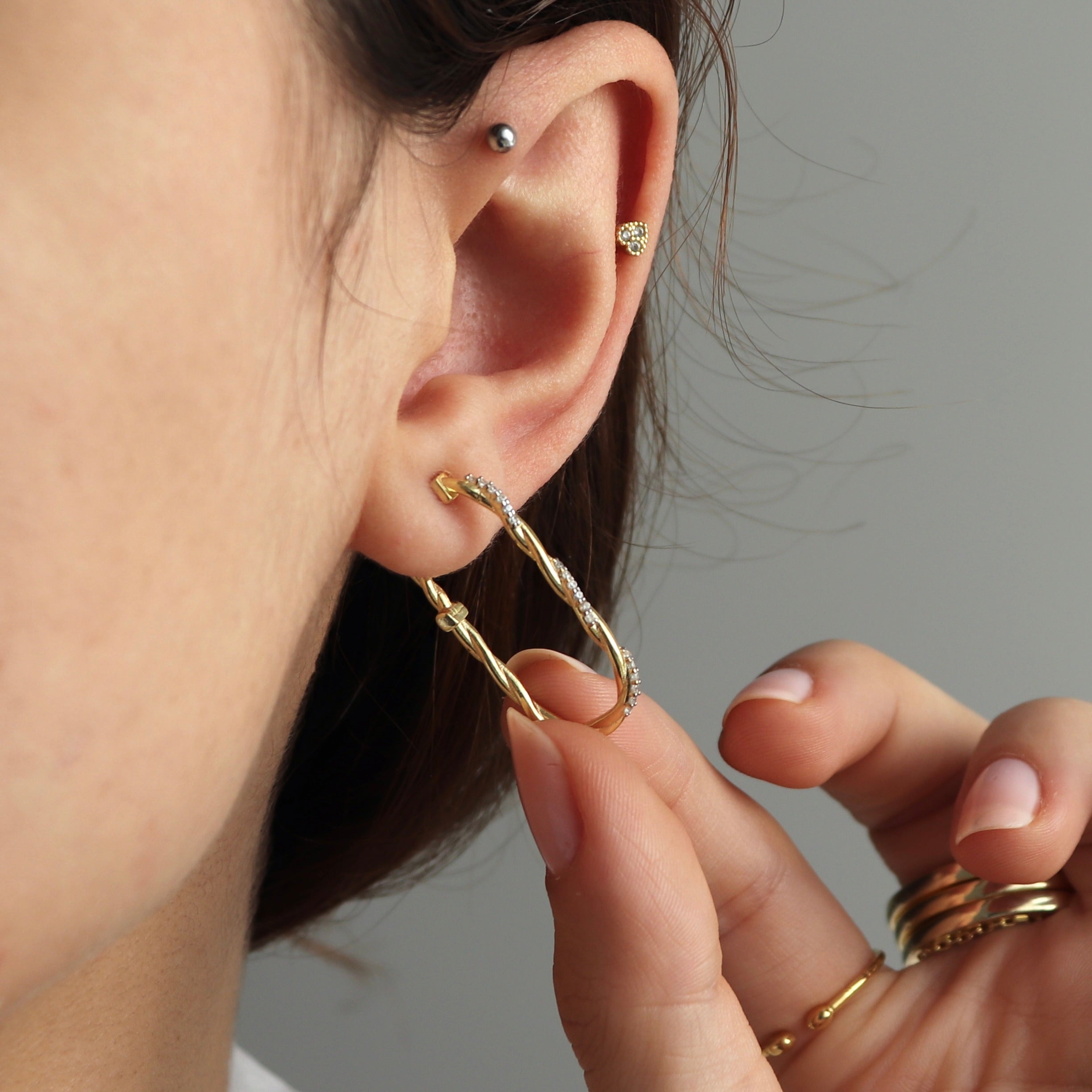 925 Gümüş İnce Burgu Mix Dörtgen Küpe