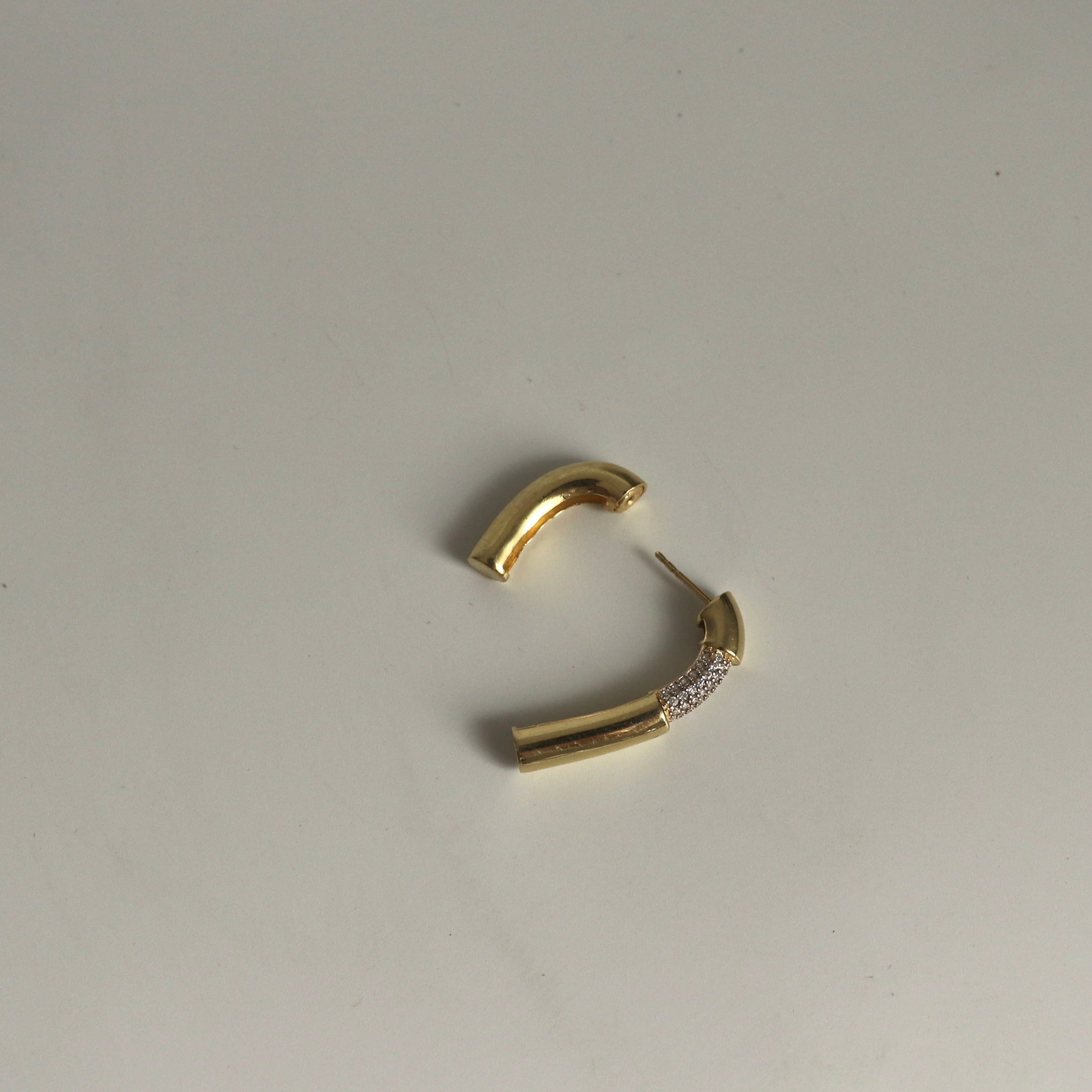 925 Gümüş Taş Detay Geçmeli Küpe Tekli