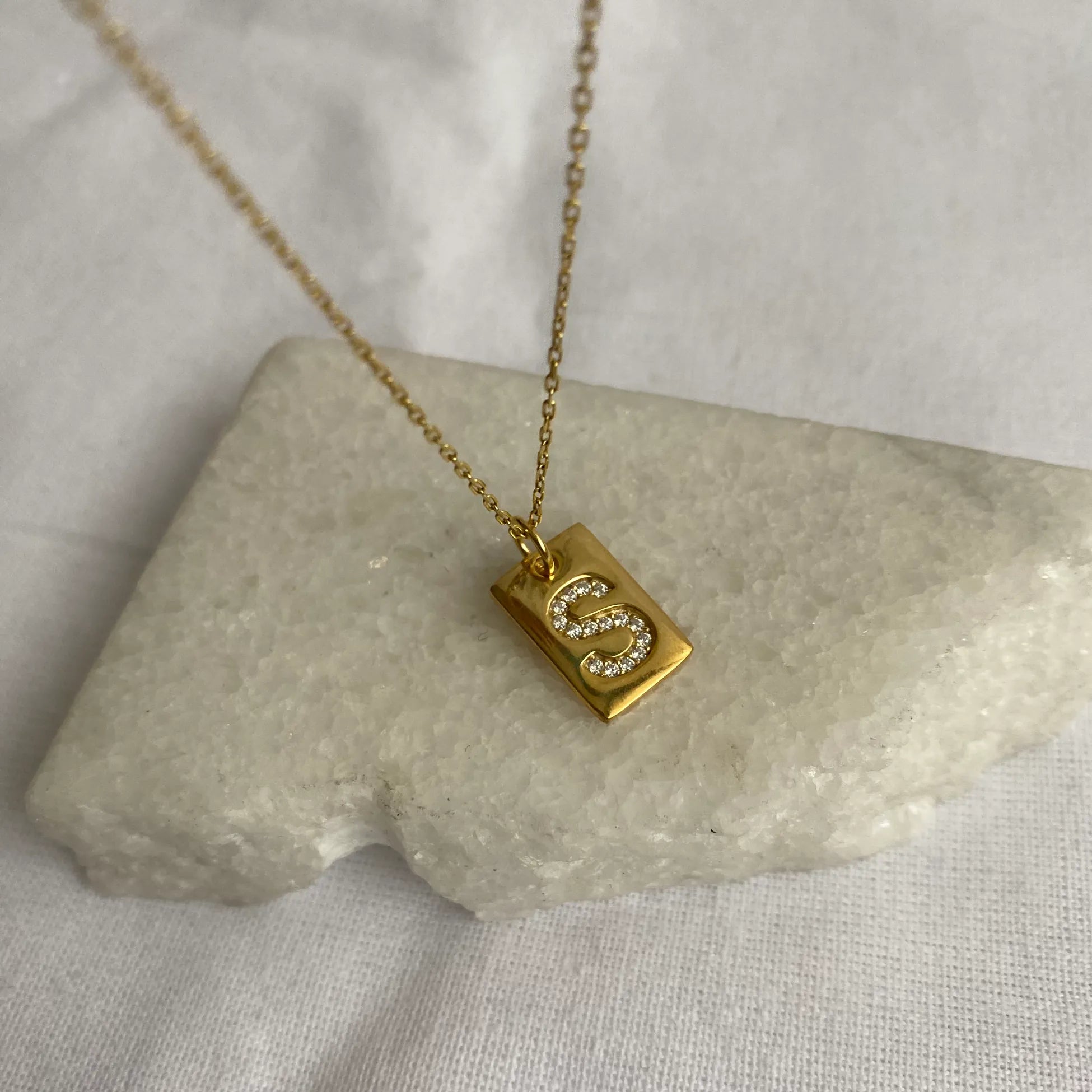 925 Ayar Gümüş | Taşlı Harf Plaka Kolye