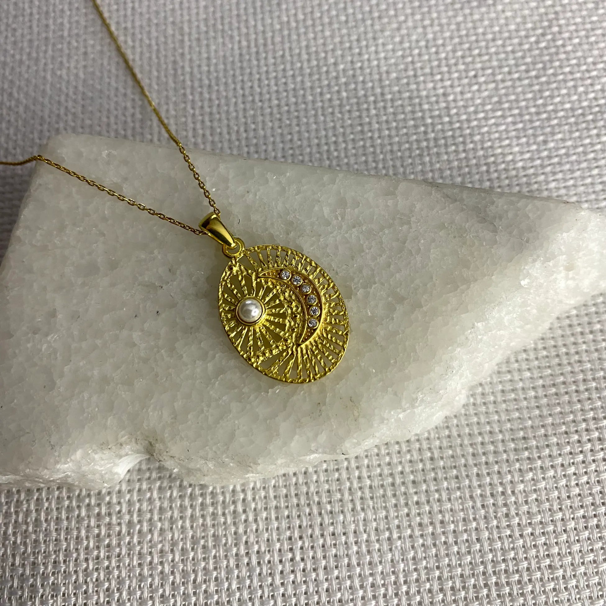 925 Ayar Gümüş | İncili Ay Plaka Kolye