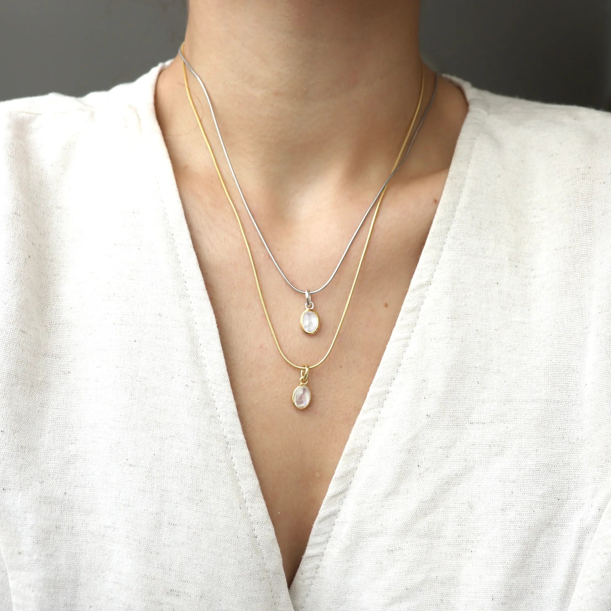 925 Ayar Gümüş Oval Aytaşı Kolye