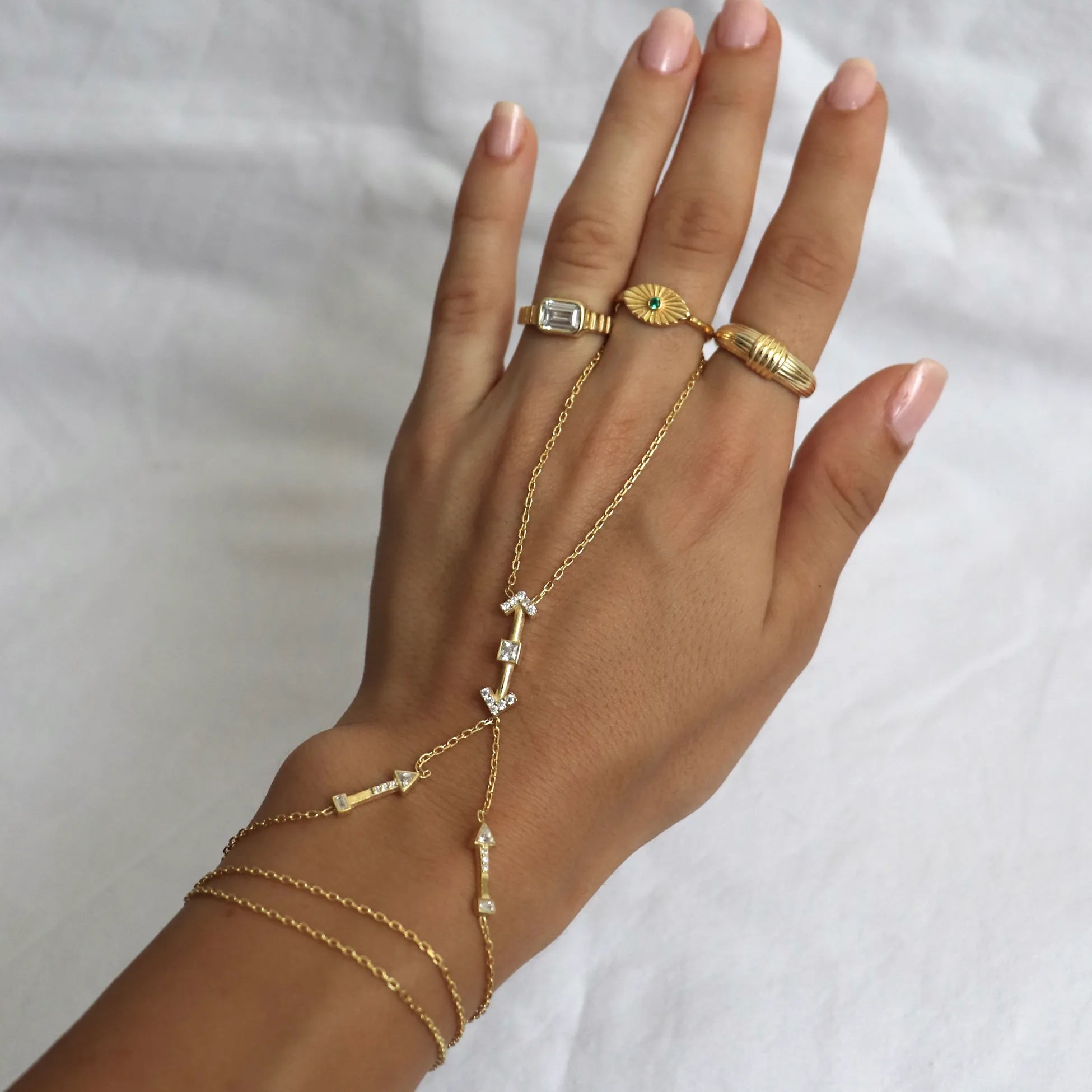 925 Ayar Gümüş Üçgen Sembollü Taşlı Şahmeran