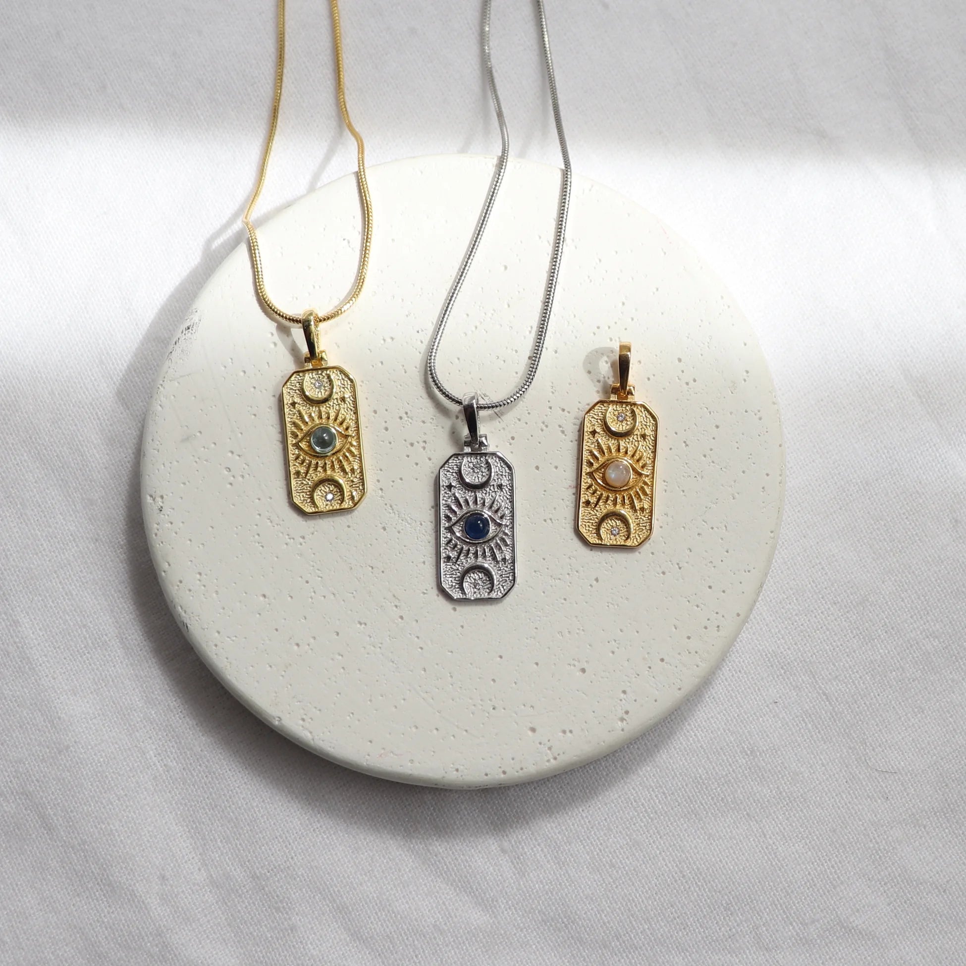 925 Ayar Gümüş Taş Detaylı Plaka Göz Kolye